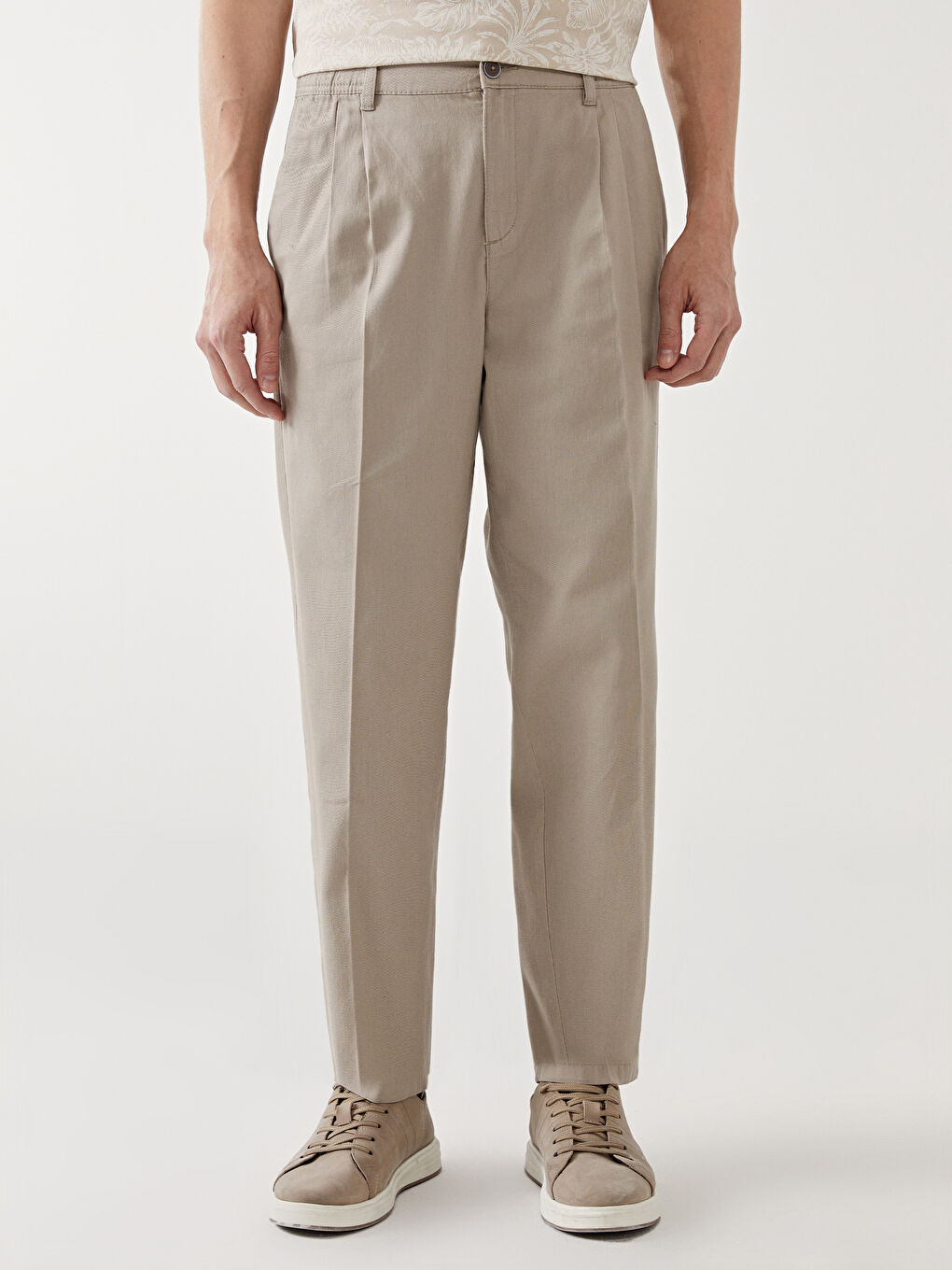 Čino pantalone za muškarce, opuštenog kroja -S50566Z8-S2N