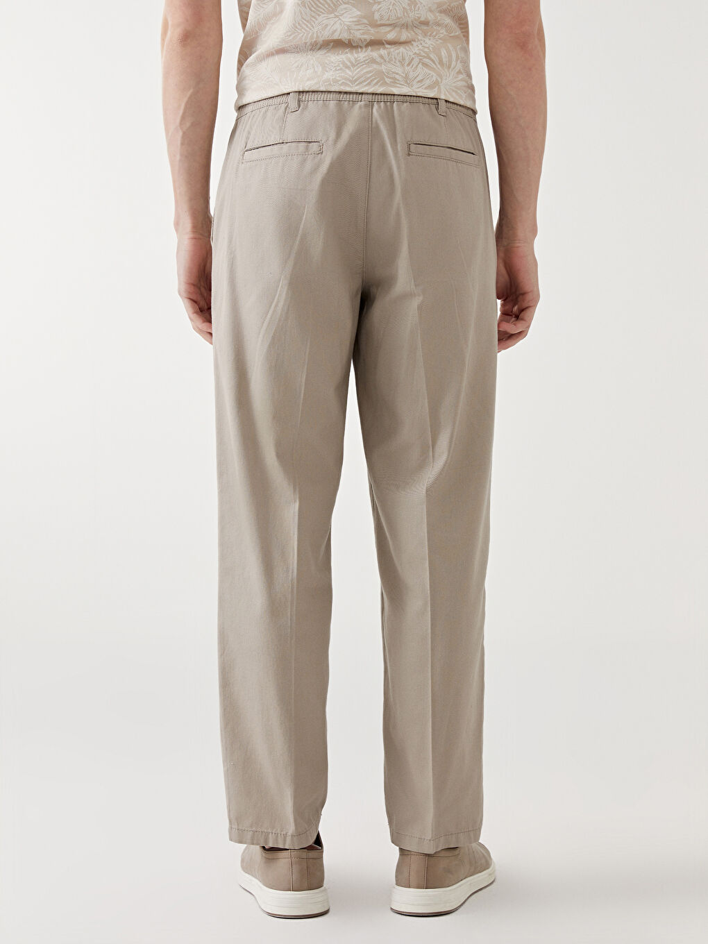 Čino pantalone za muškarce, opuštenog kroja -S50566Z8-S2N
