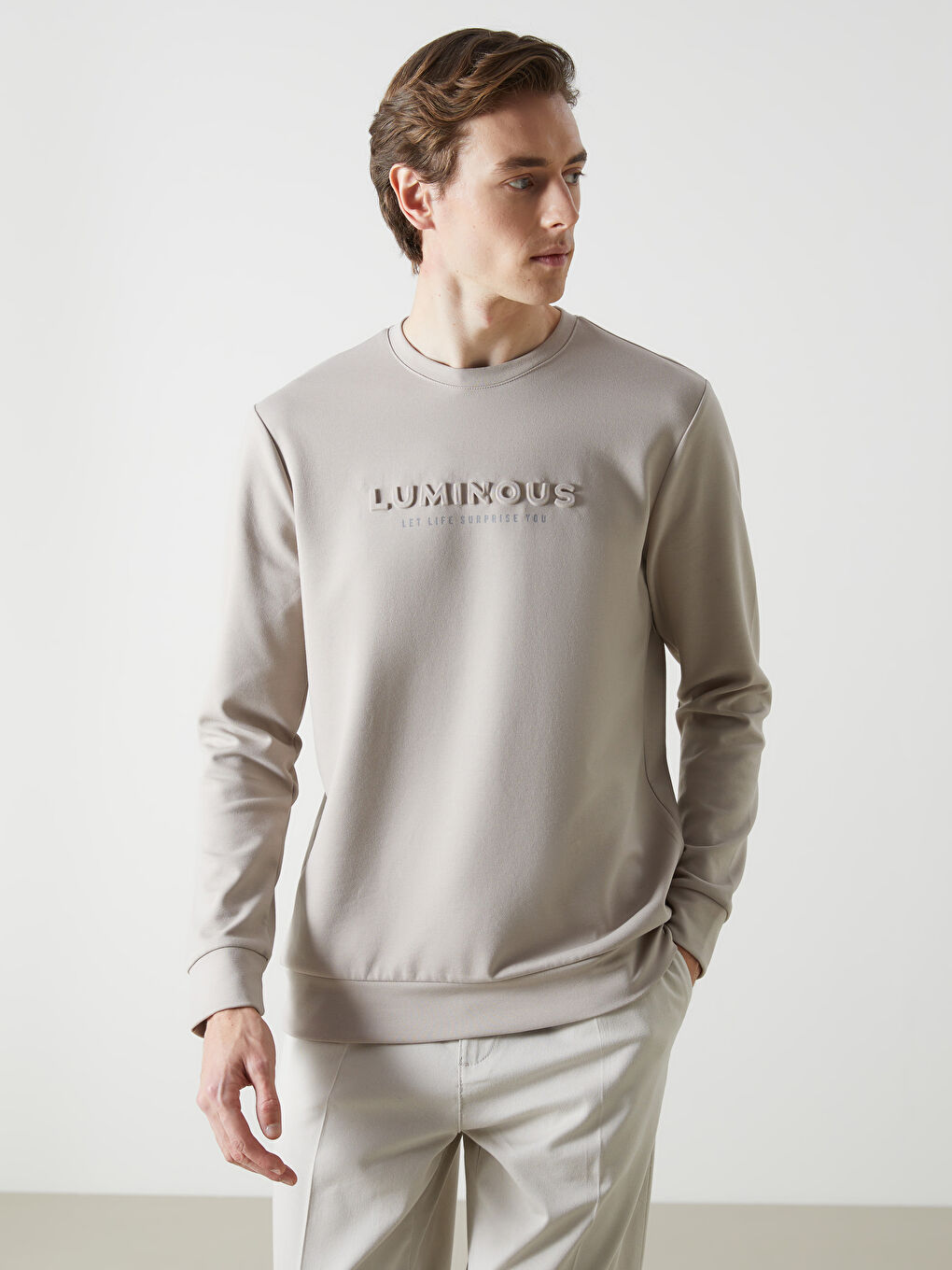 LCWAIKIKI Classic Bej Bisiklet Yaka Uzun Kollu Baskılı Erkek Sweatshirt