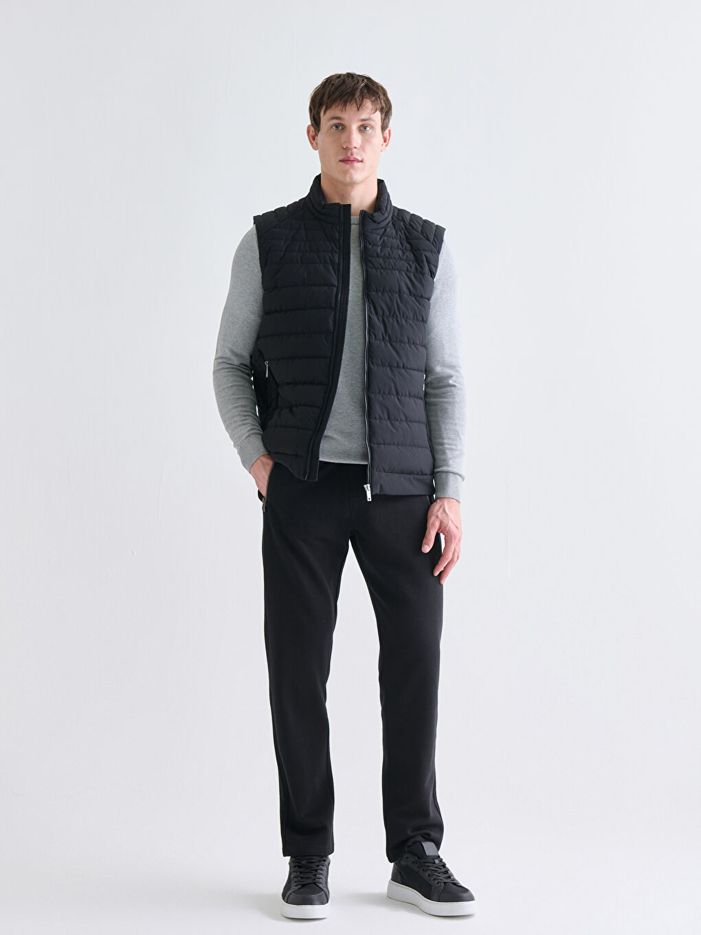 Gilet Doudoune à Col Cheminée pour Hommes Coupe Standard-1