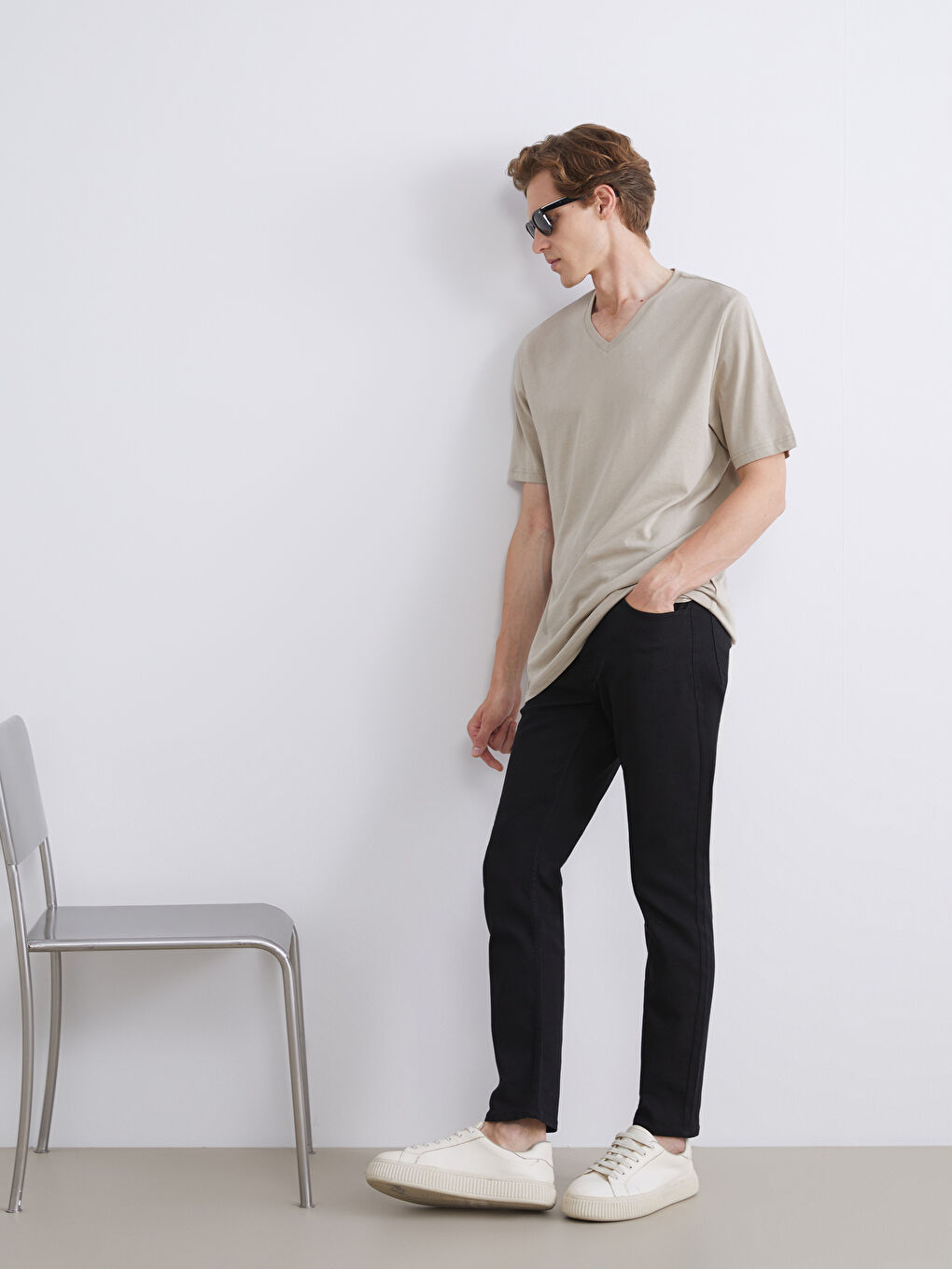 Bej V Yaka Kısa Kollu Penye Erkek Tişört-1