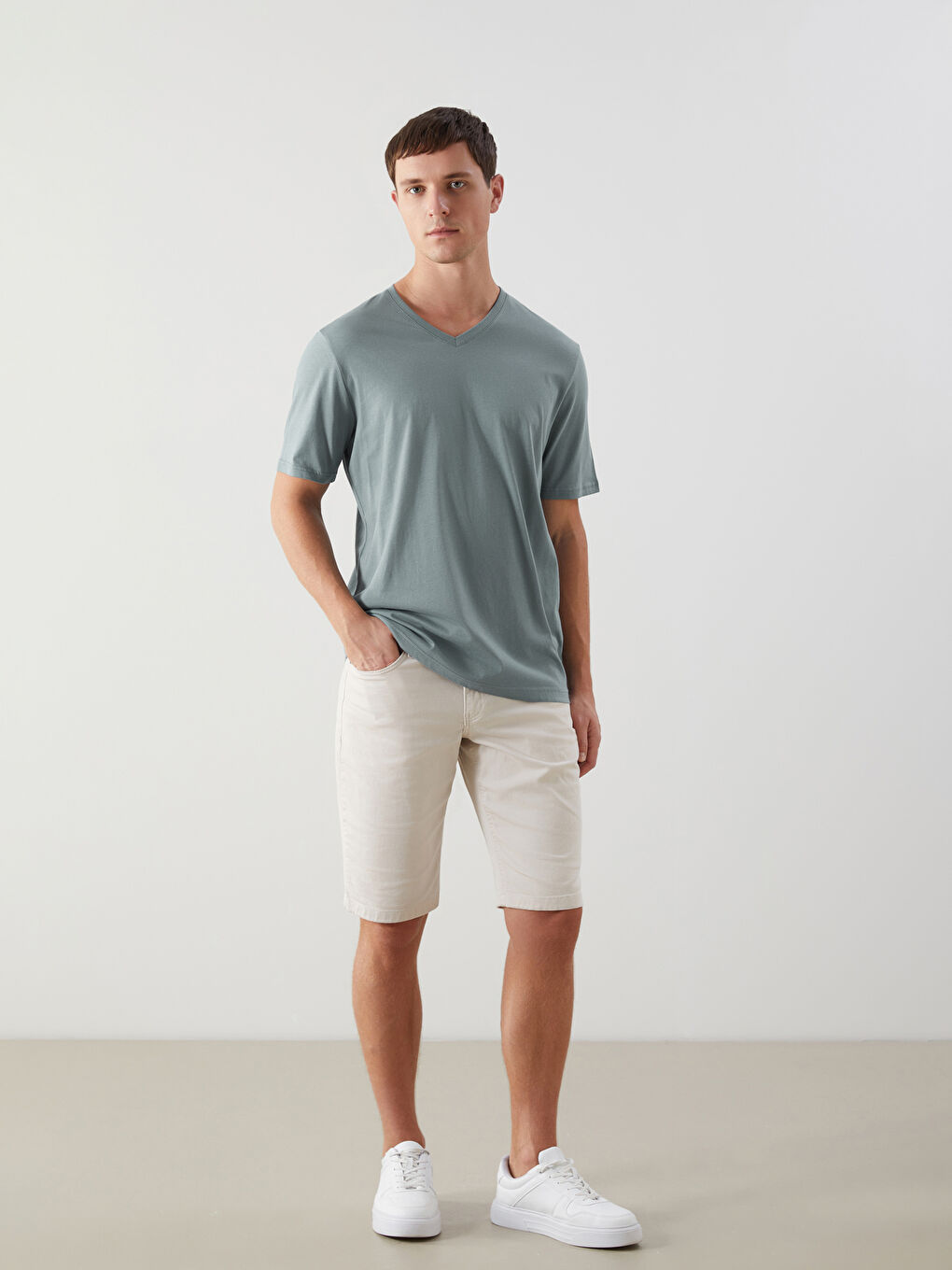 Mavi V Yaka Kısa Kollu Penye Erkek Tişört-1