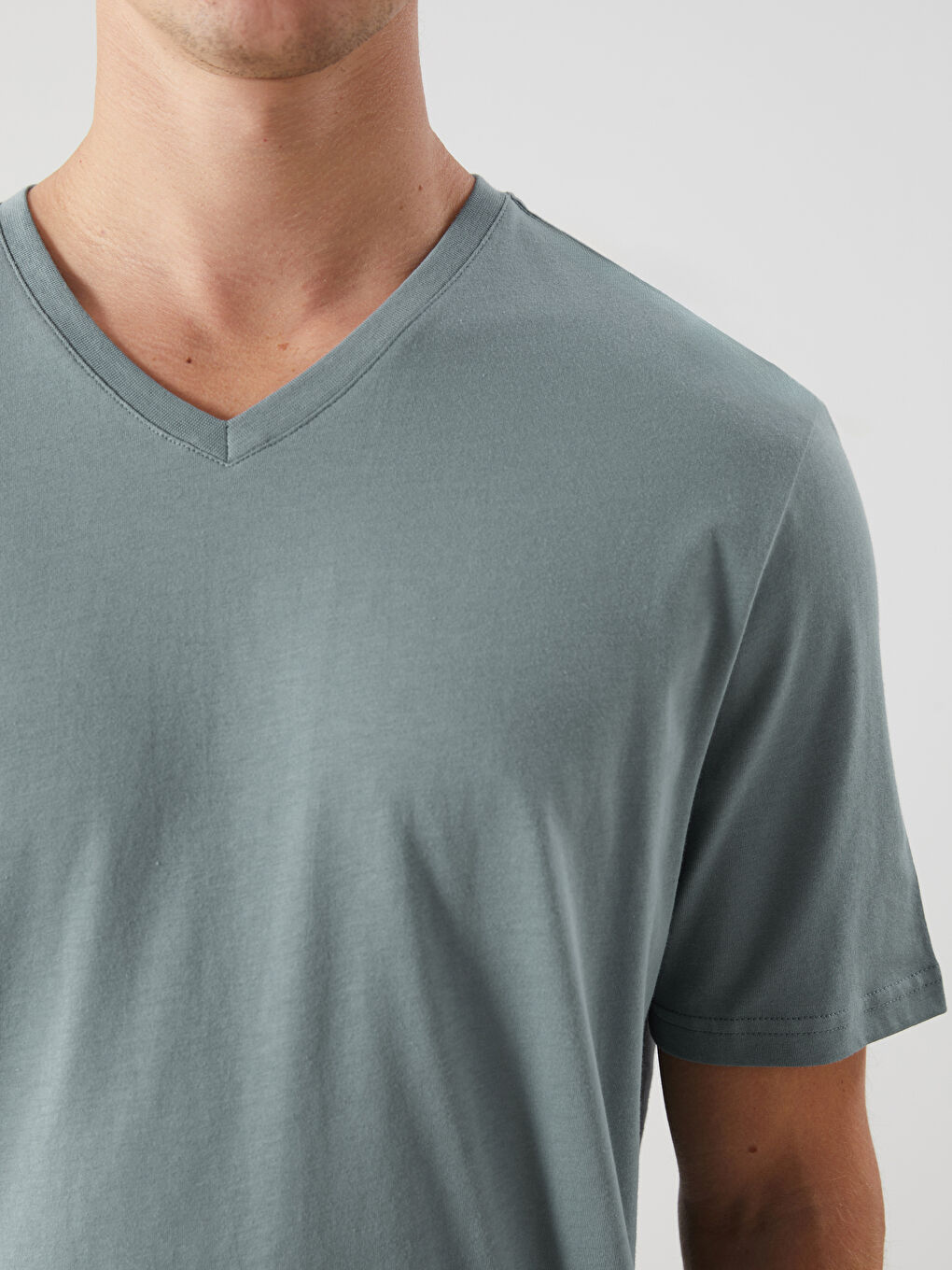 Mavi V Yaka Kısa Kollu Penye Erkek Tişört-2