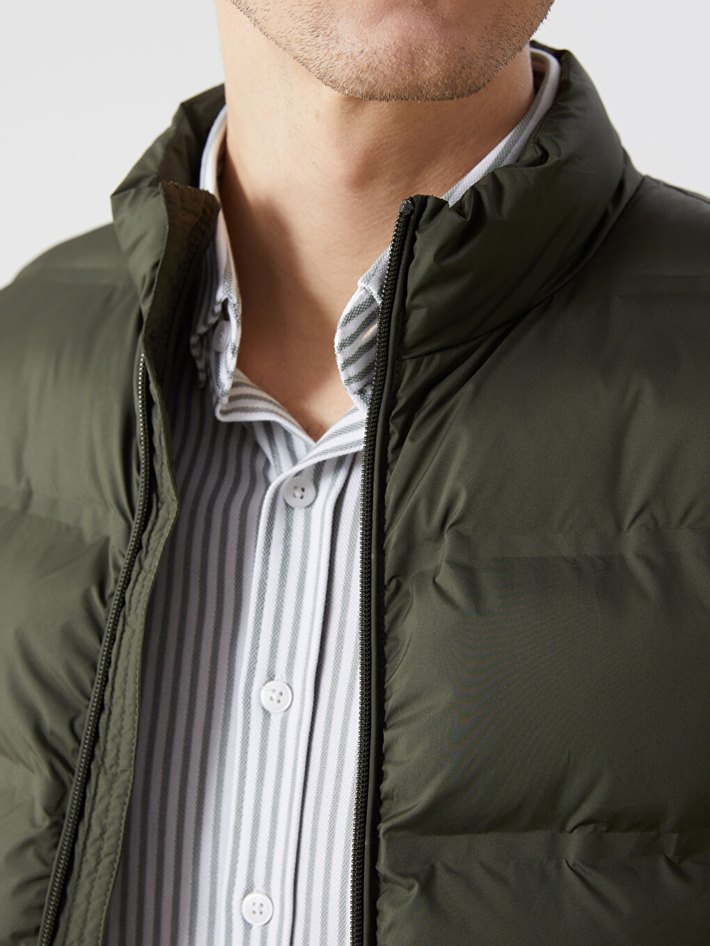 Standard Fit Funnel Neck Men's Puffer Gilet -S50908Z8-V9A