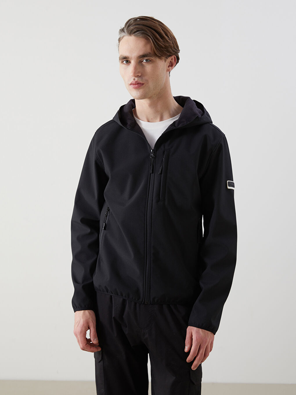 Siyah Standart Kalıp Kapüşonlu Erkek Mont