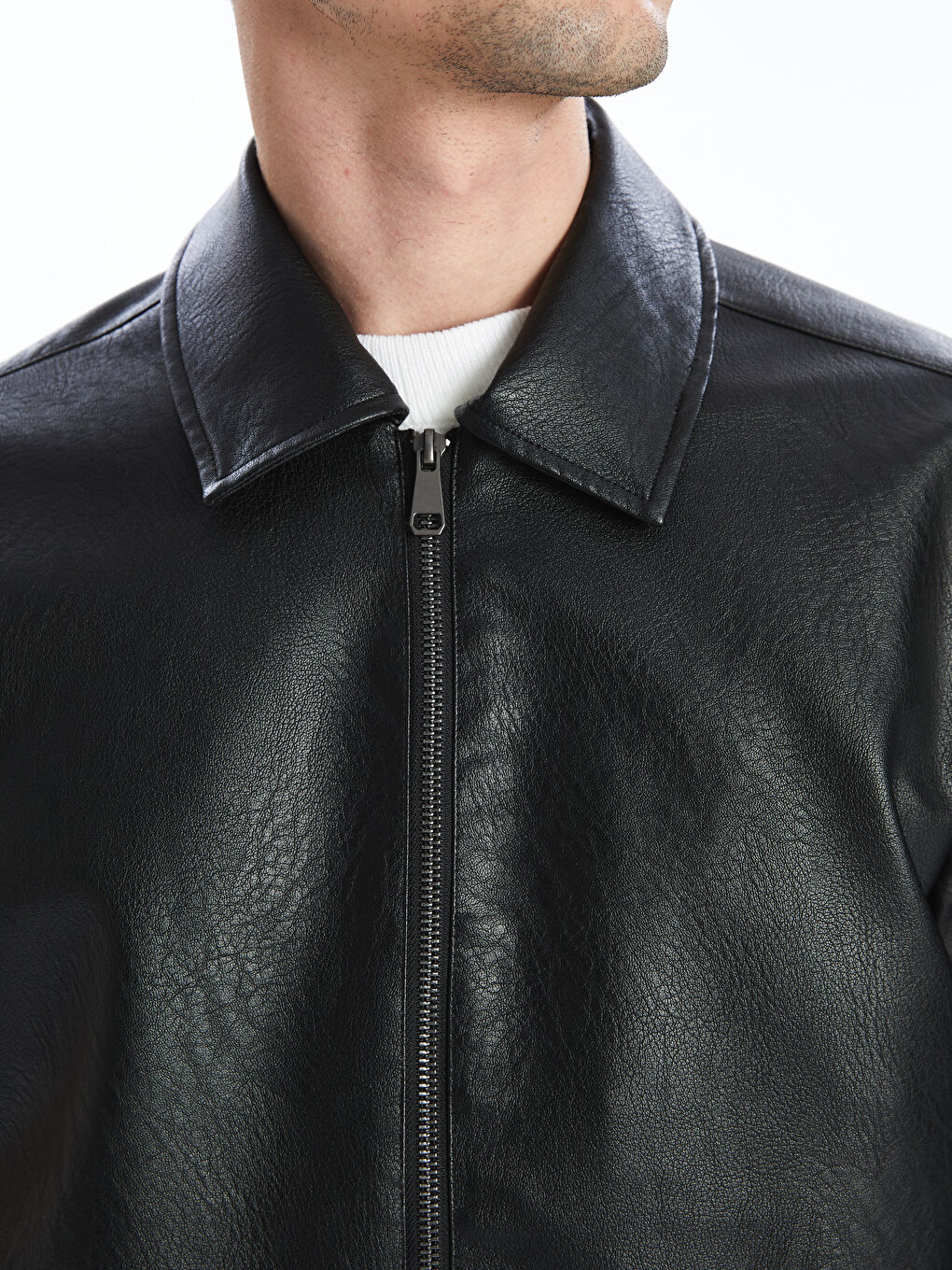 پاڵتۆی چەرمی ناسروشتی ڕه‌ش پیاو -S51462Z8-CVL