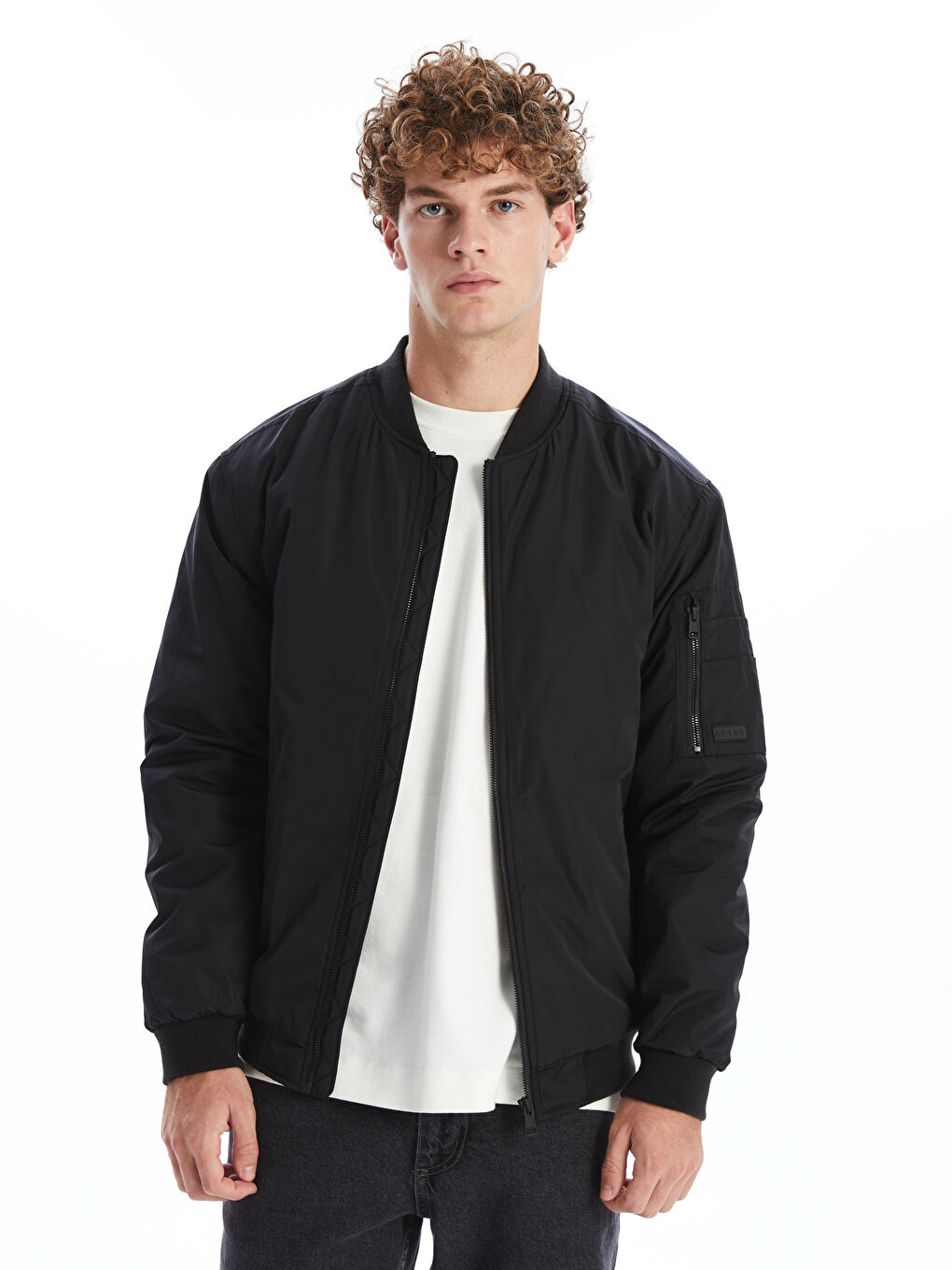 بالطو رجالي بقصة عادية وياقة كلية