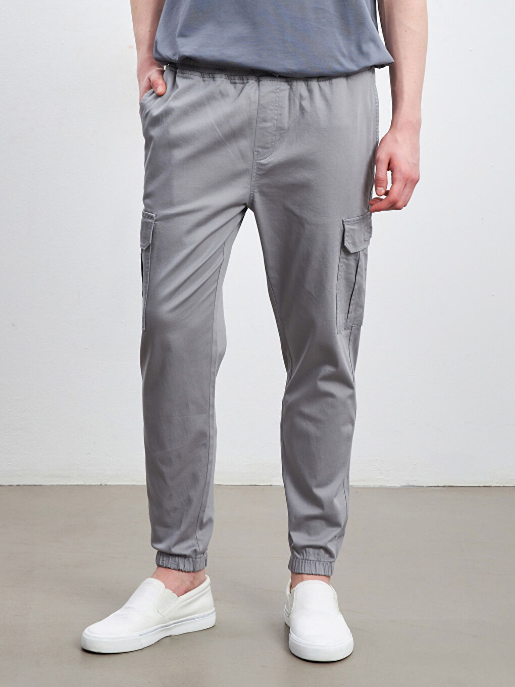 Standard Fit Men's Cargo Trousers-1