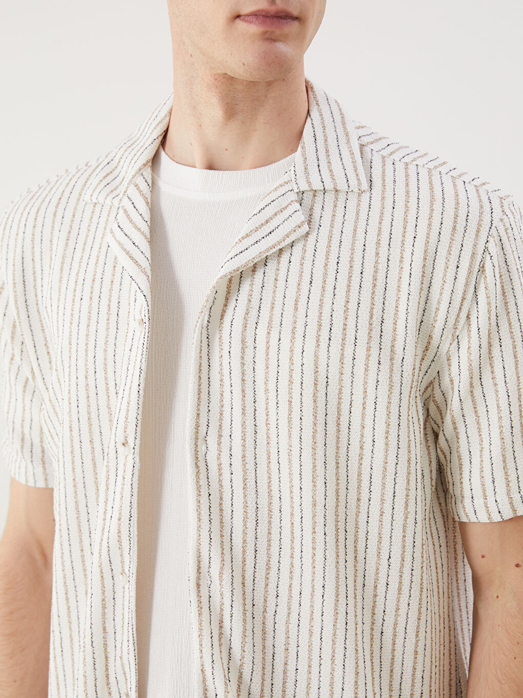 قميص رجالي مخطط بأكمام قصيرة بقصة عادية-4