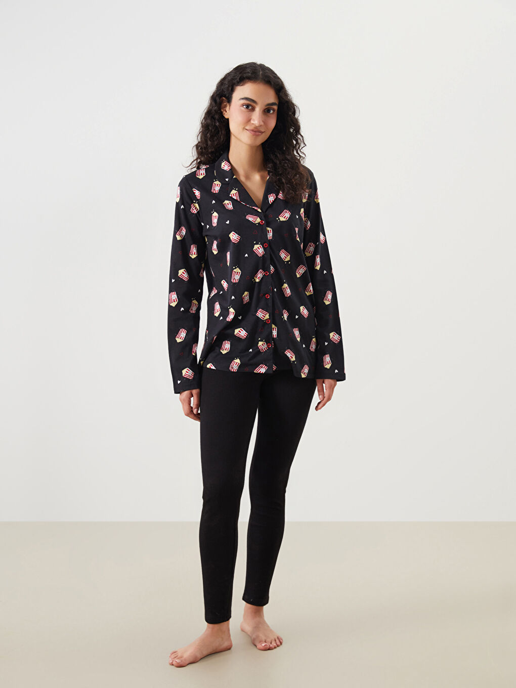 Siyah Gömlek Yaka Desenli Kadın Pijama Üstü-1