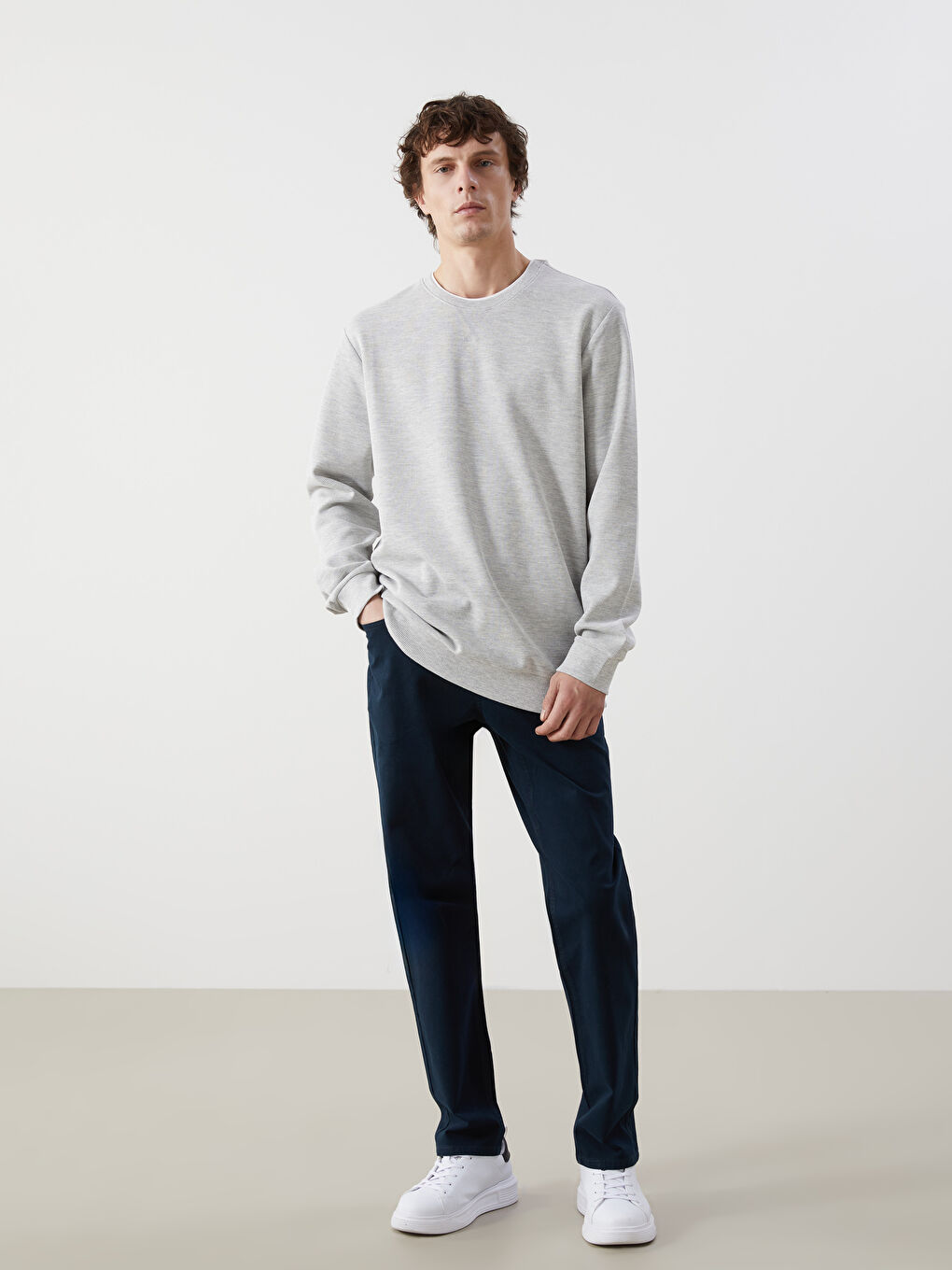 Sweat-shirt à Manches Longues pour Hommes avec Col Rond-1