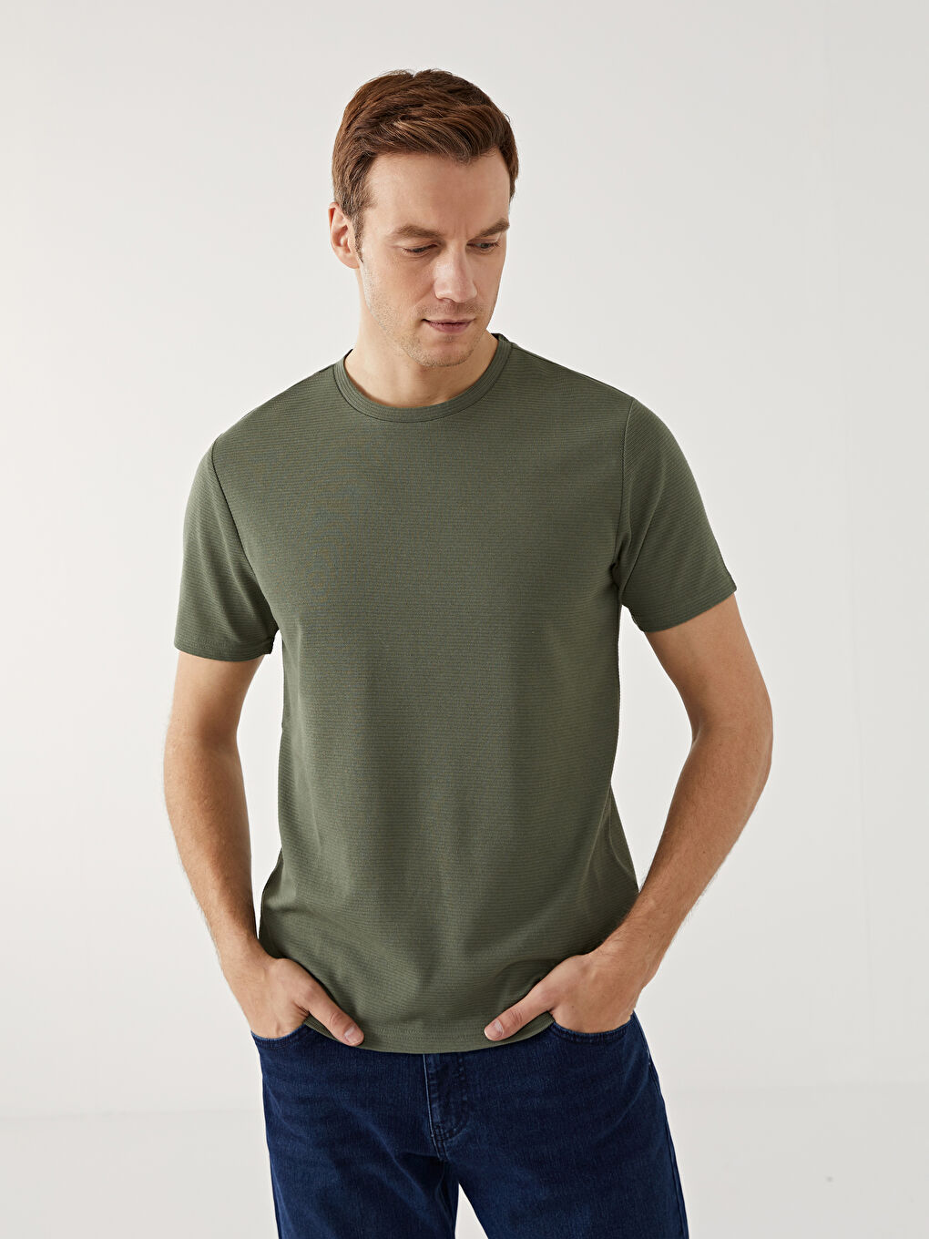 تيشيرت رجالي كم قصير بياقة دائرية مُنَظَّم-1