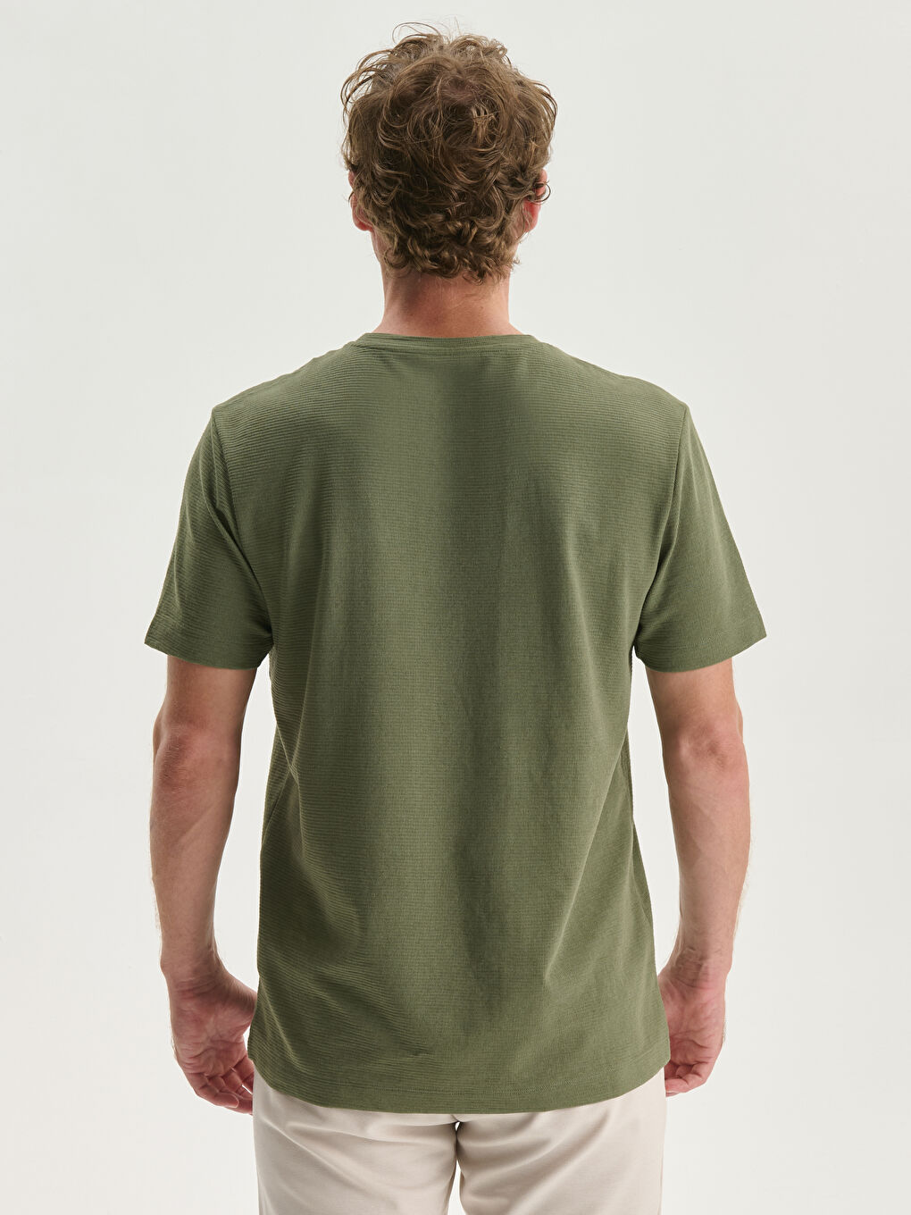 تيشيرت رجالي كم قصير بياقة دائرية مُنَظَّم-6