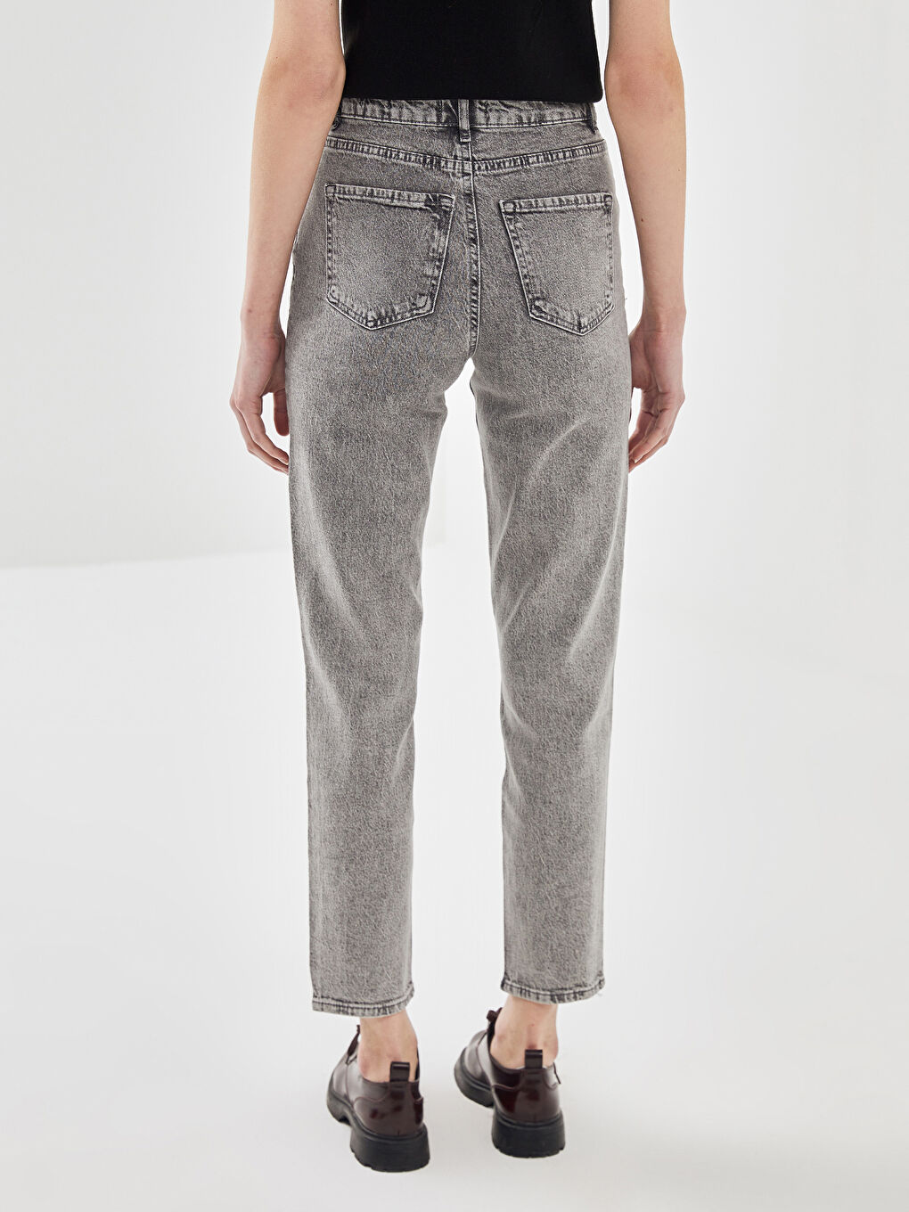 Gri Mom Fit Kadın Jean Pantolon-3
