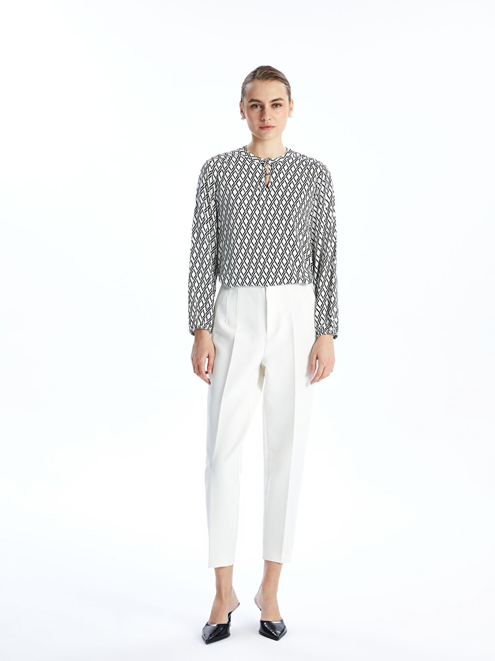 Ženska dezenirana bluza sa kragnom koja se vezuje -S52414Z8-LU7