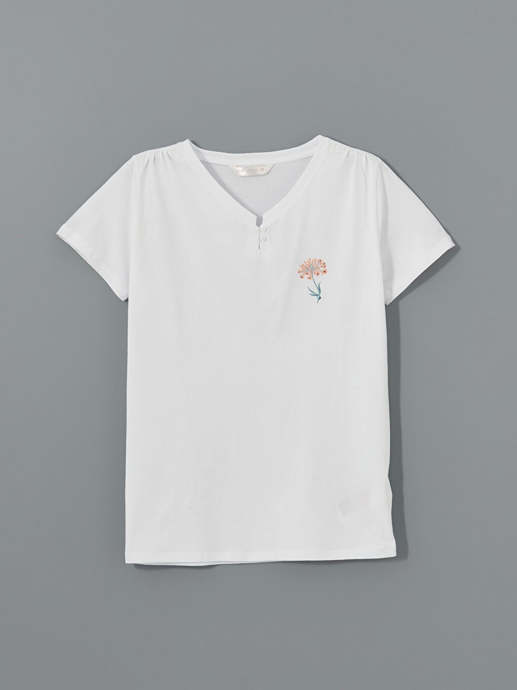 Beyaz V Yaka Çiçekli Kadın Pijama Üstü-1