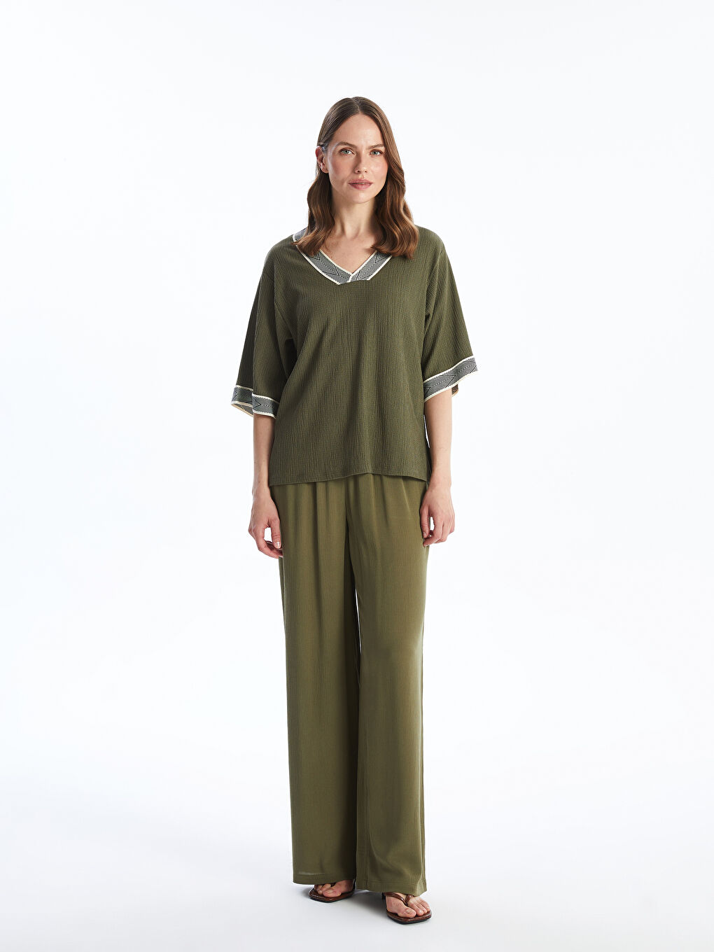 Ženske teksturisane pantalone širokih nogavica sa elastičnim strukom -S52575Z8-HDQ