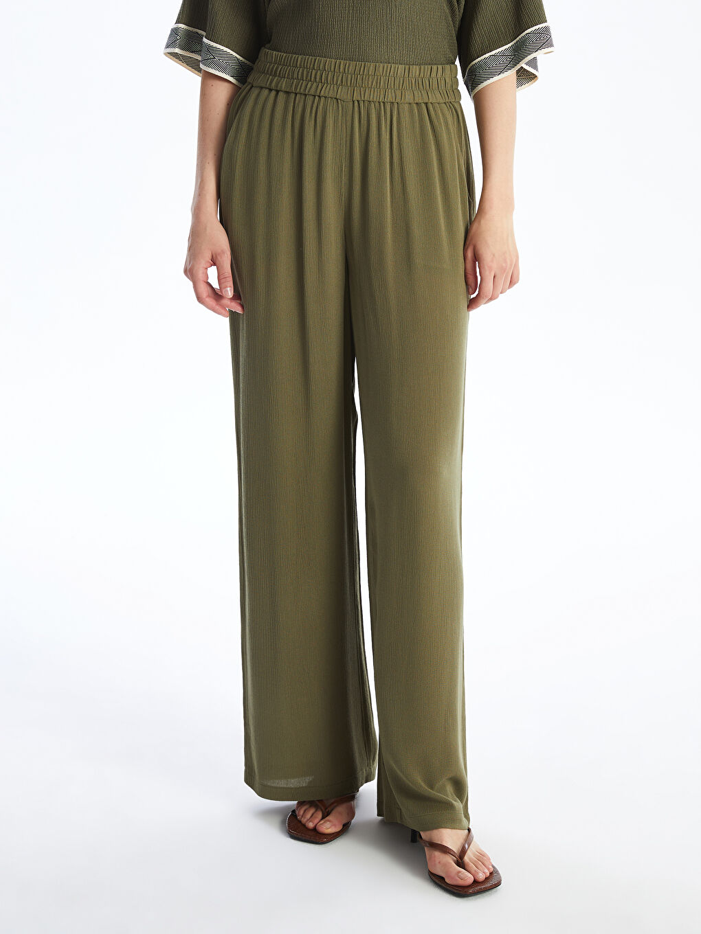 Ženske teksturisane pantalone širokih nogavica sa elastičnim strukom -S52575Z8-HDQ