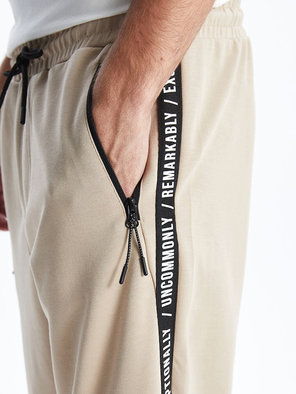 Standard Fit Men's Jogger Sweatpants -S52703Z8-MB0