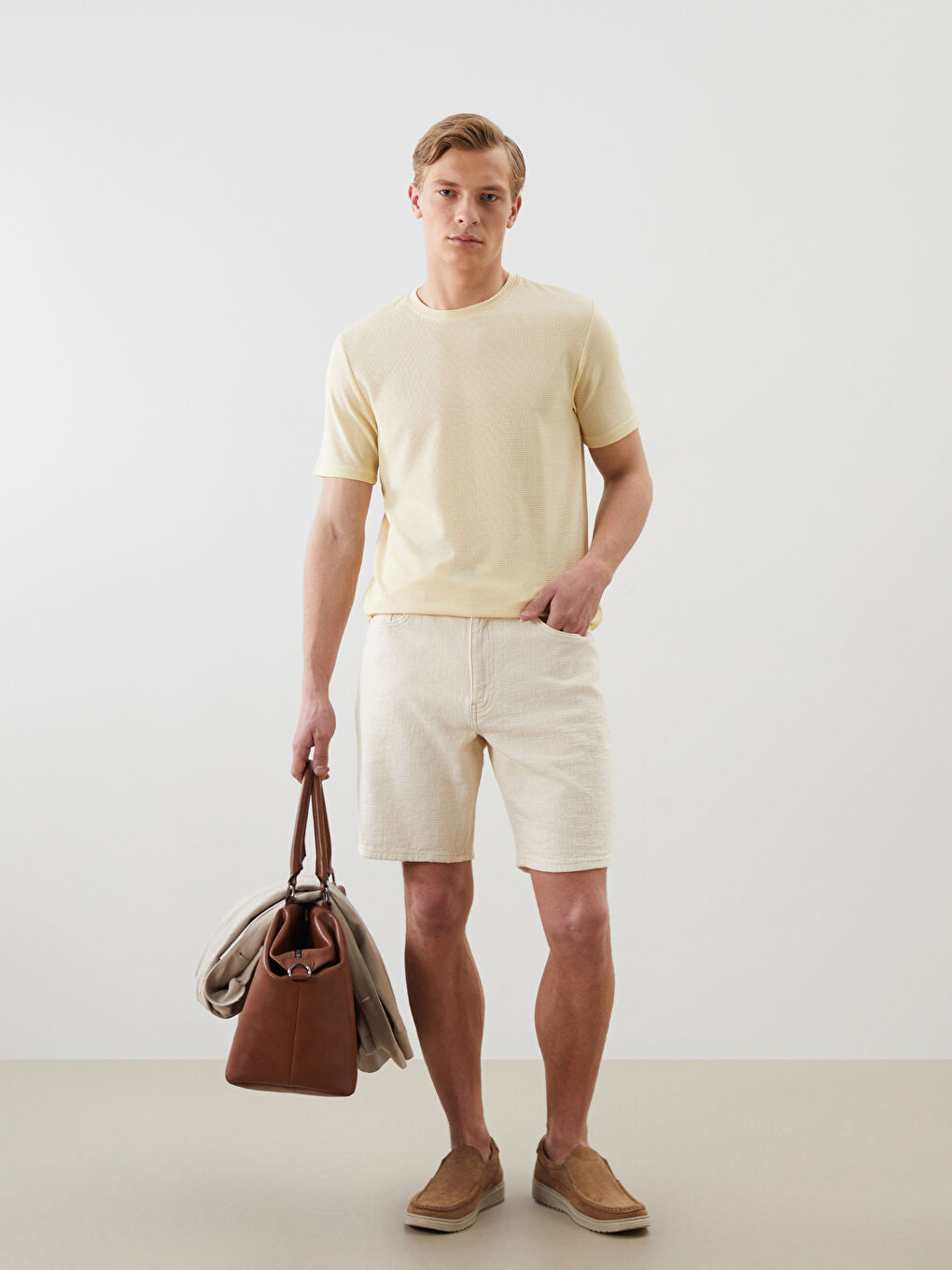 Sarı Bisiklet Yaka Kısa Kollu Erkek Dokulu Tişört-1