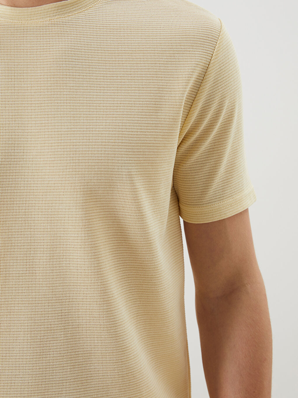 Sarı Bisiklet Yaka Kısa Kollu Erkek Dokulu Tişört-2