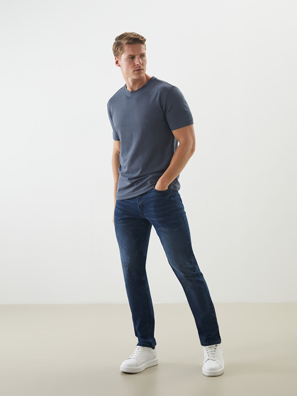 Gri Bisiklet Yaka Kısa Kollu Erkek Dokulu Tişört-1