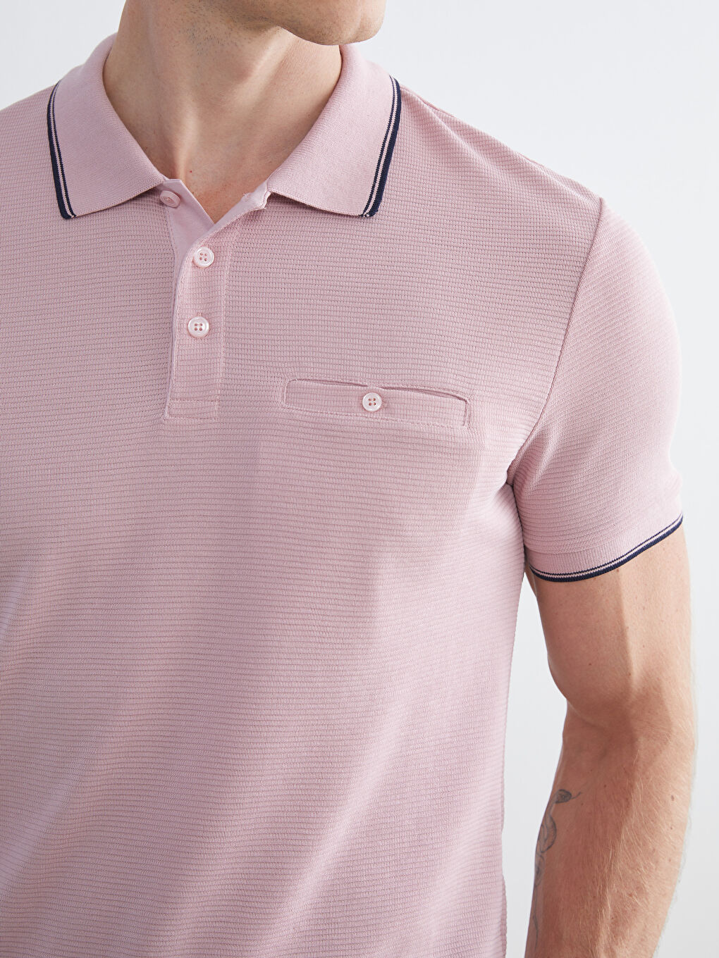 تيشيرت رجالي بياقة بولو وكم قصير بنقشة ملمس-2