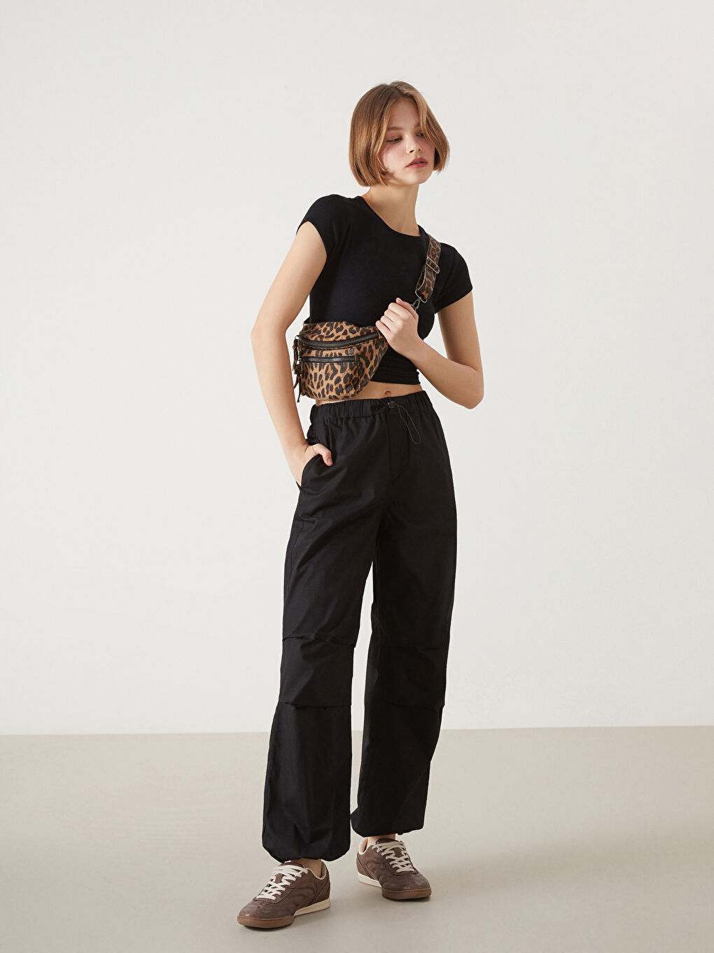 CRNA Jogger pantalone Žene -S53023Z8-CVL
