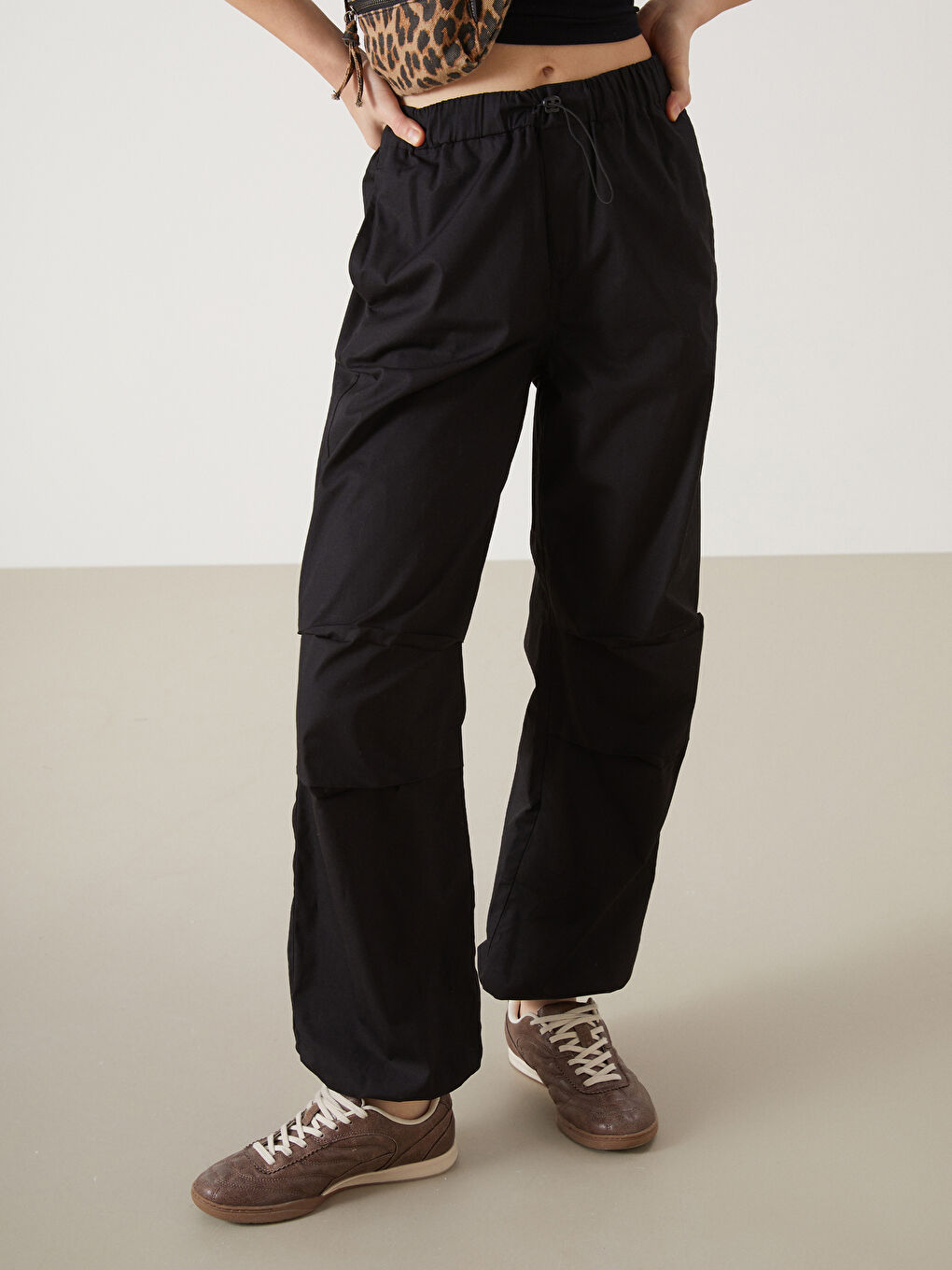 CRNA Jogger pantalone Žene -S53023Z8-CVL
