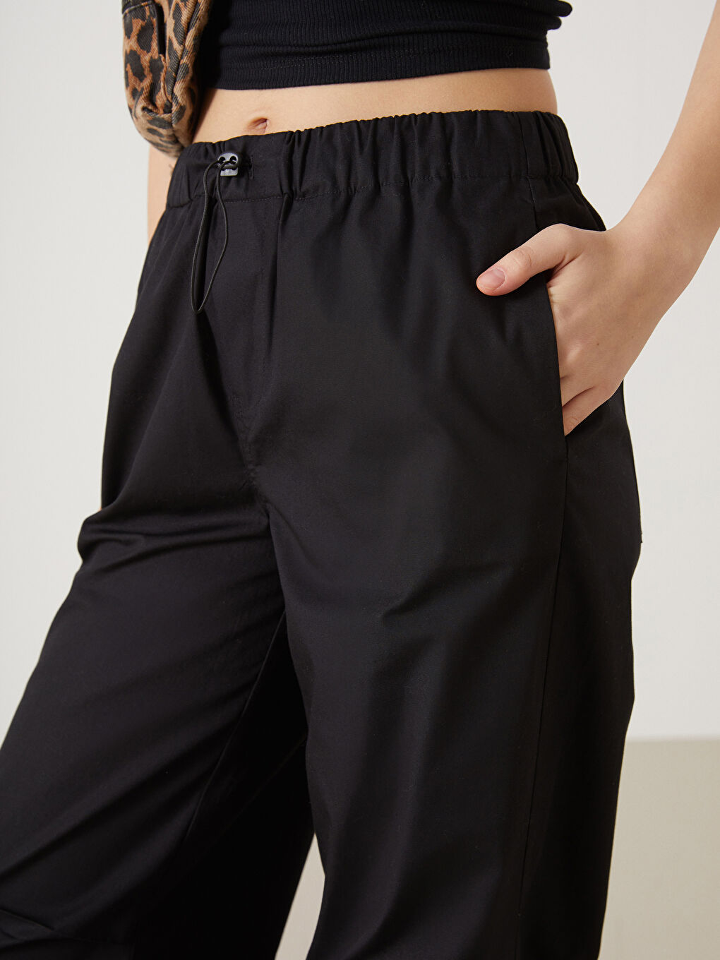 CRNA Jogger pantalone Žene -S53023Z8-CVL