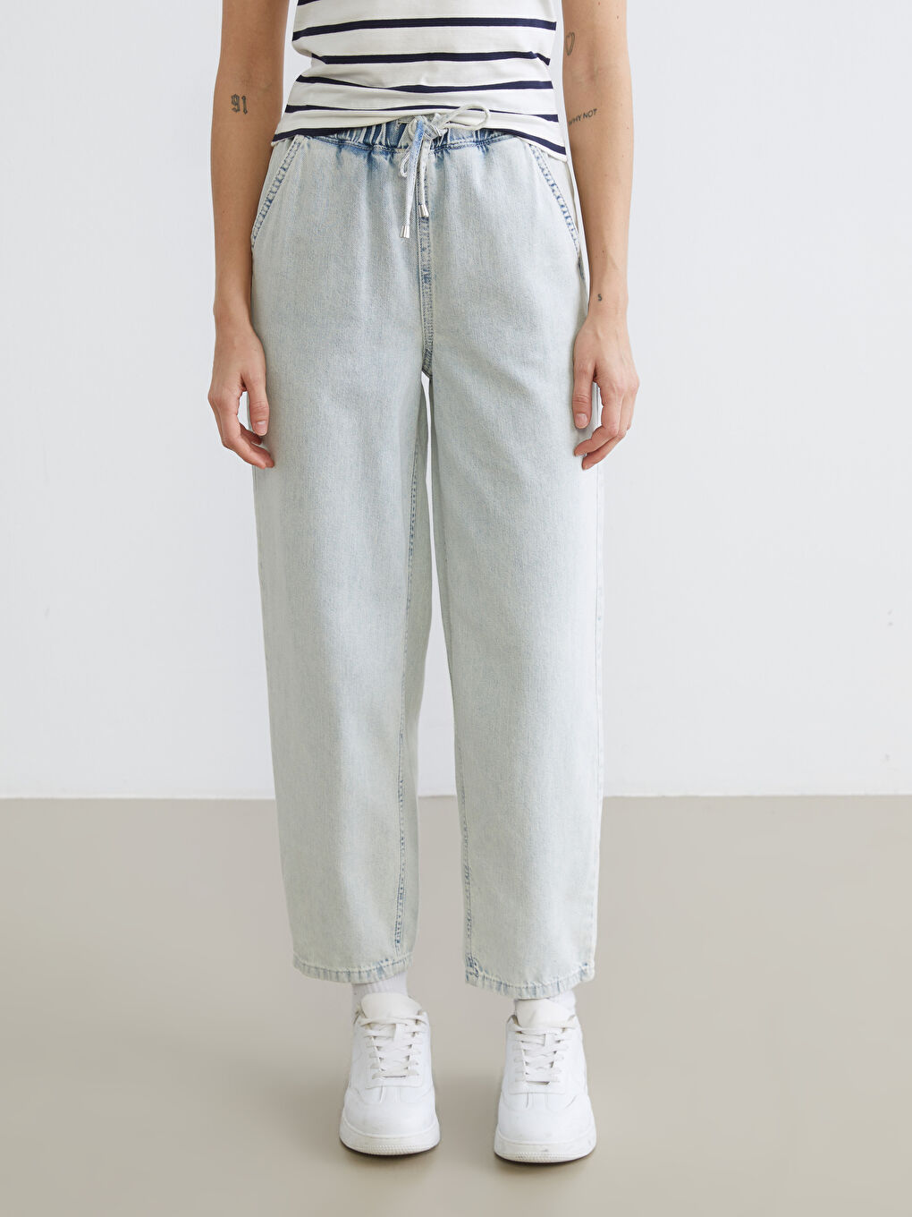 جينز نساء موم فيت بخصر مطاطي-1