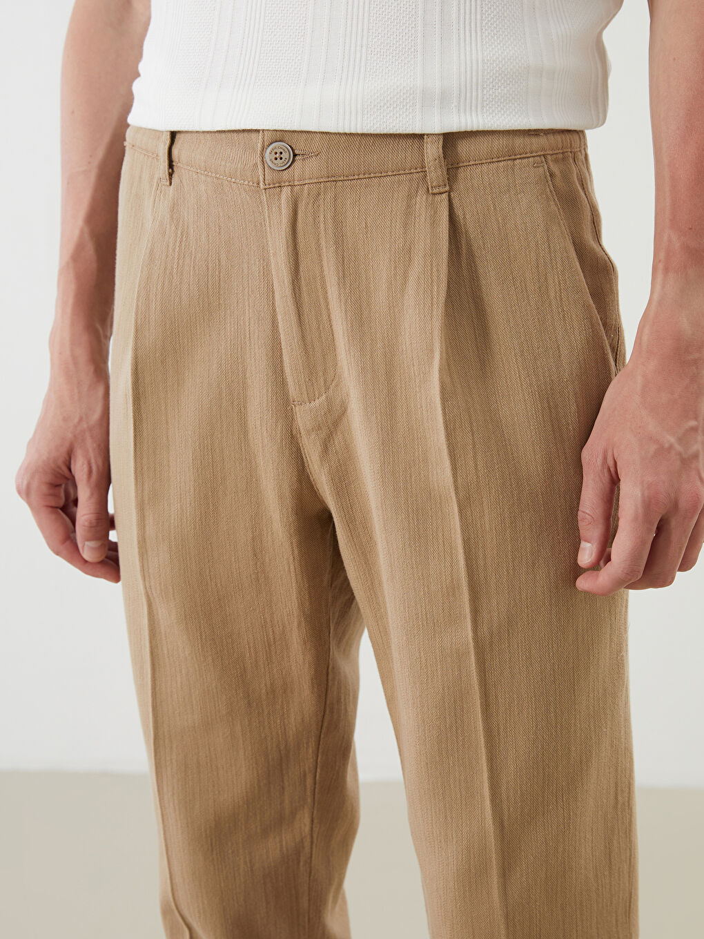 LCWAIKIKI Classic Regular Fit Linen Blend Men's Pleated Chino Trousers -S53165Z8-YS0