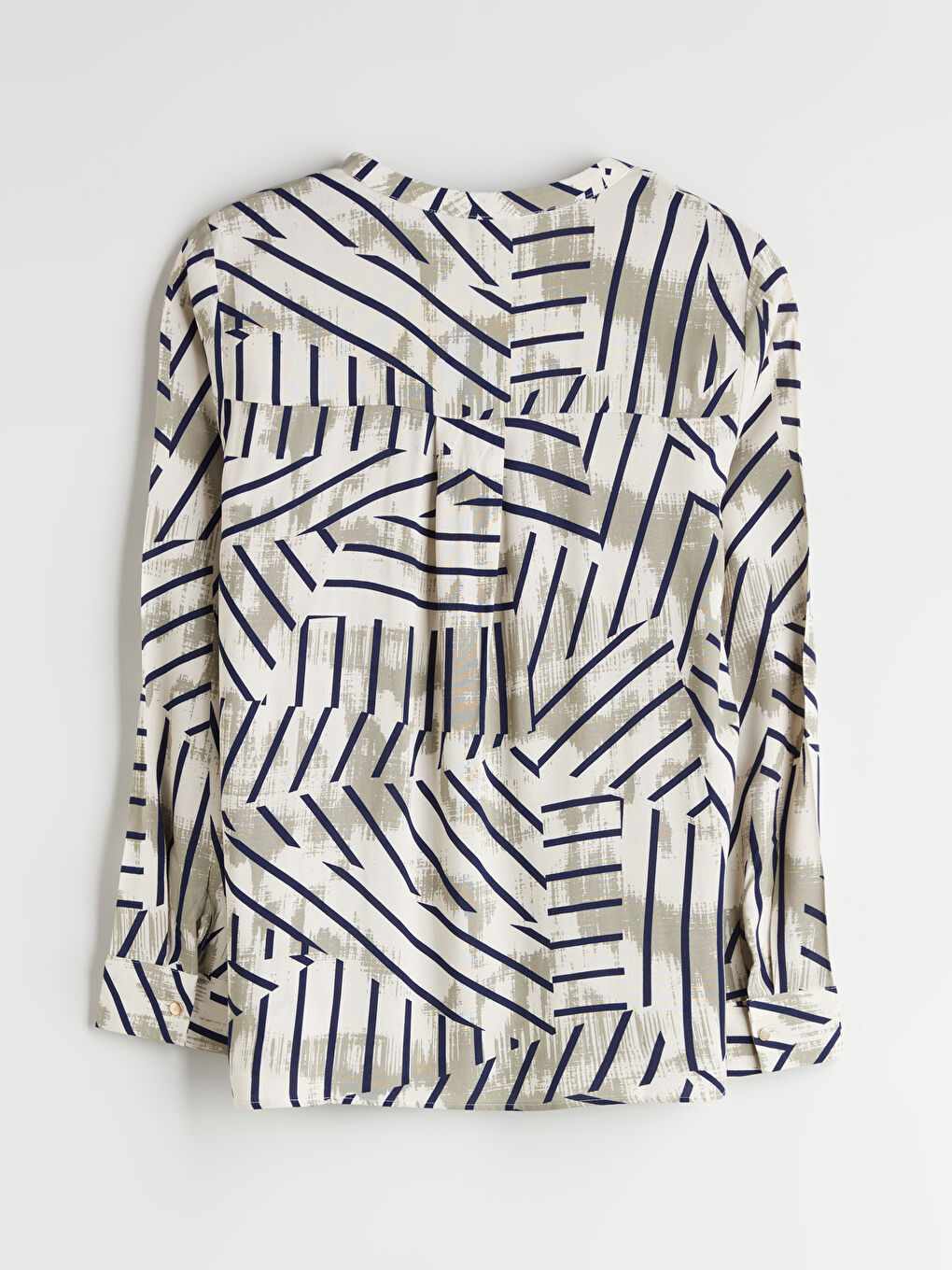 Beyaz Kaçık Yaka Desenli Bluz-5