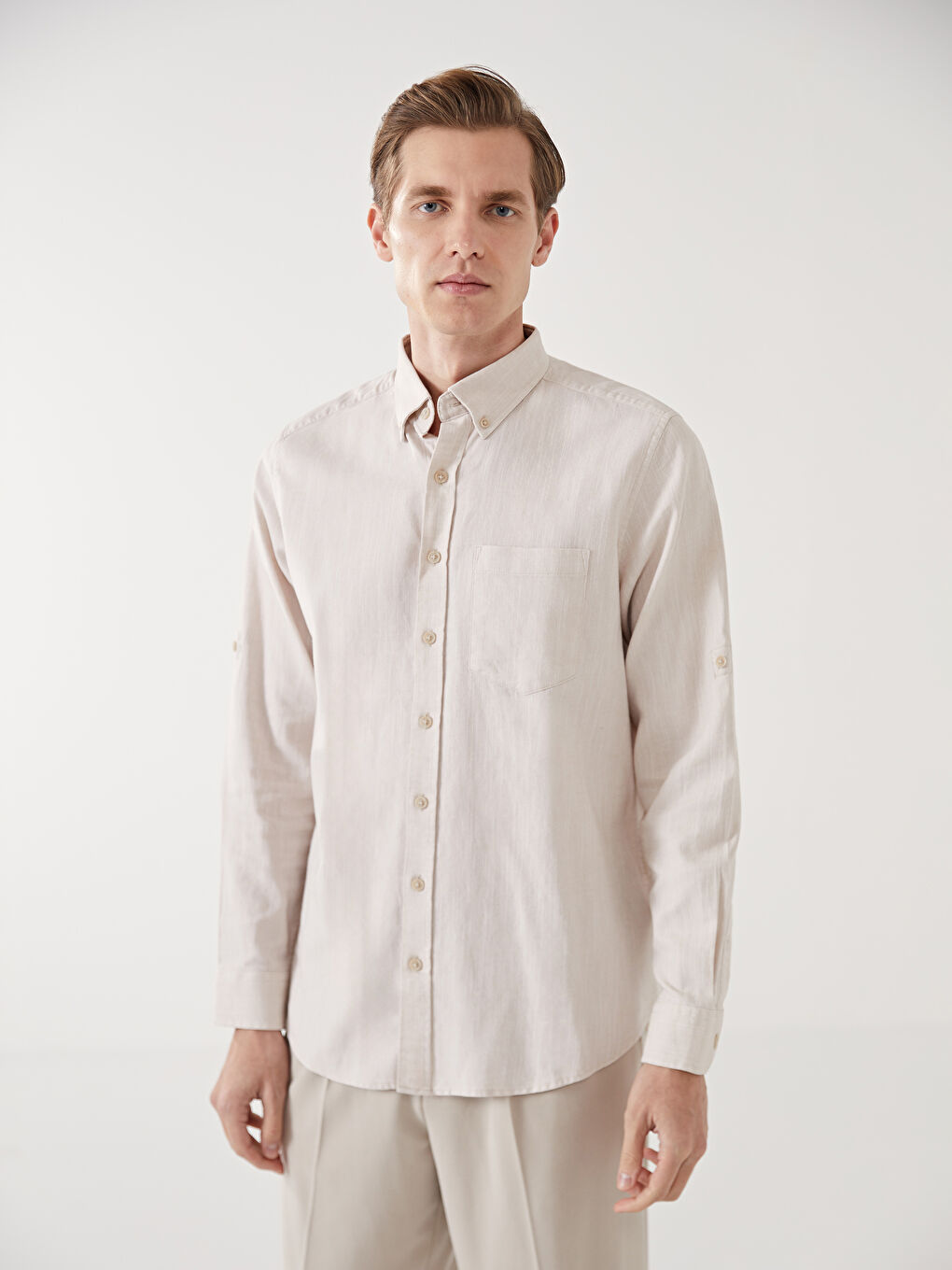 რეგულარული მორგება გრძელმკლავიანი ლინენის ნაზავი მამაკაცის პერანგი