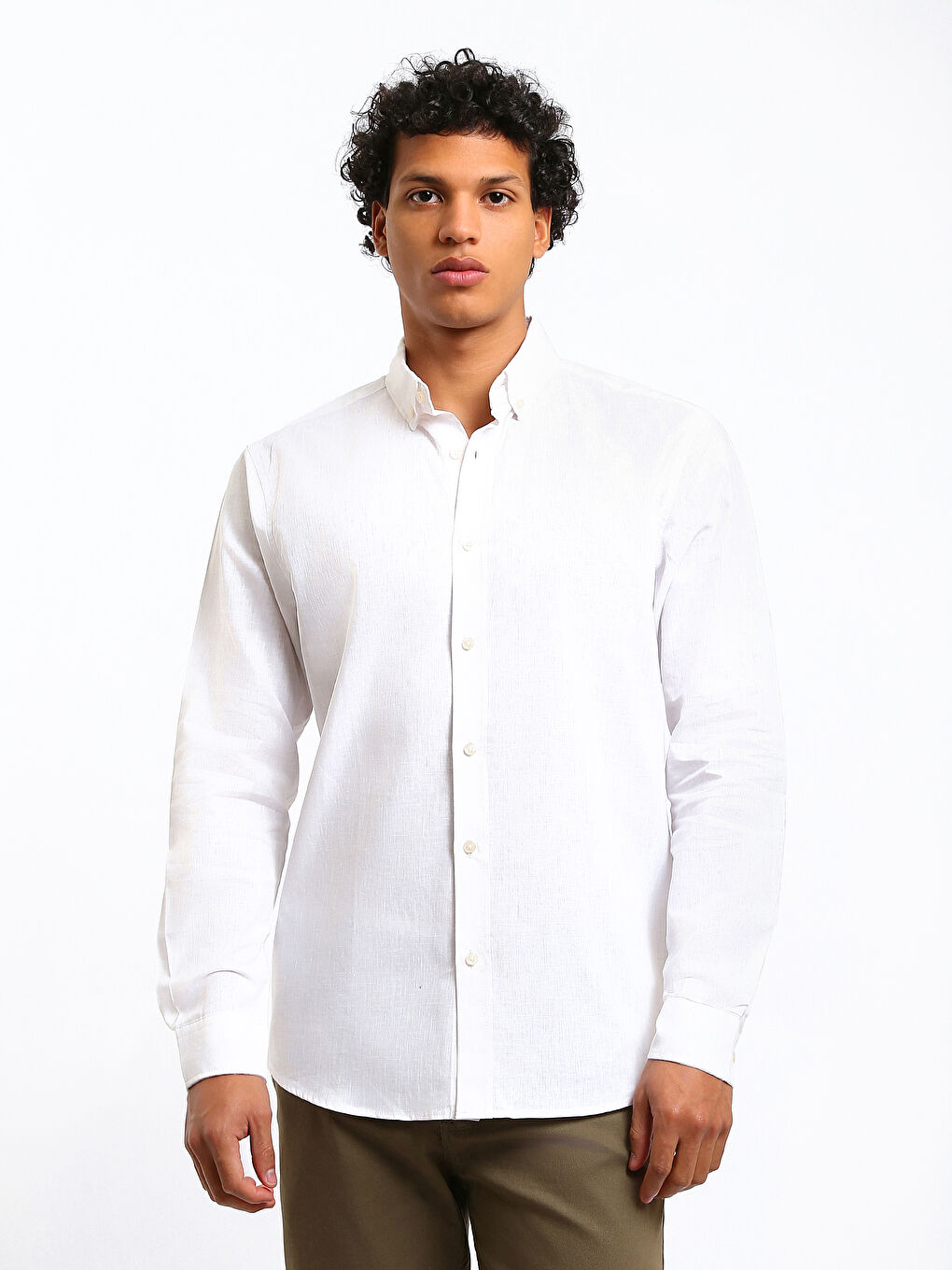 قميص رجالي بأكمام طويلة وخليط كتان بقصة عادية