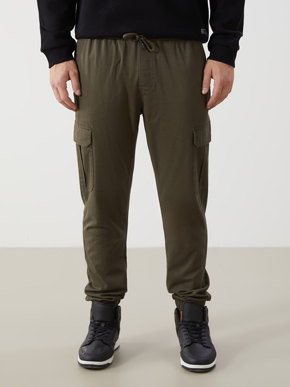 Muške džoger pantalone od gabardena, klasičan kroj -S53494Z8-SEM