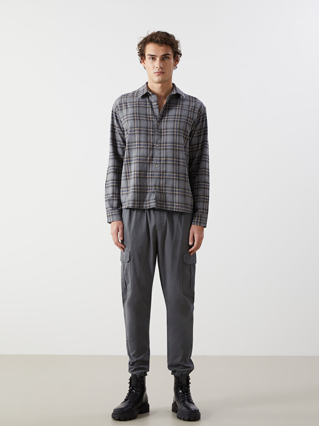 Брюки-джоггеры стандартного кроя из габардина для мужчин