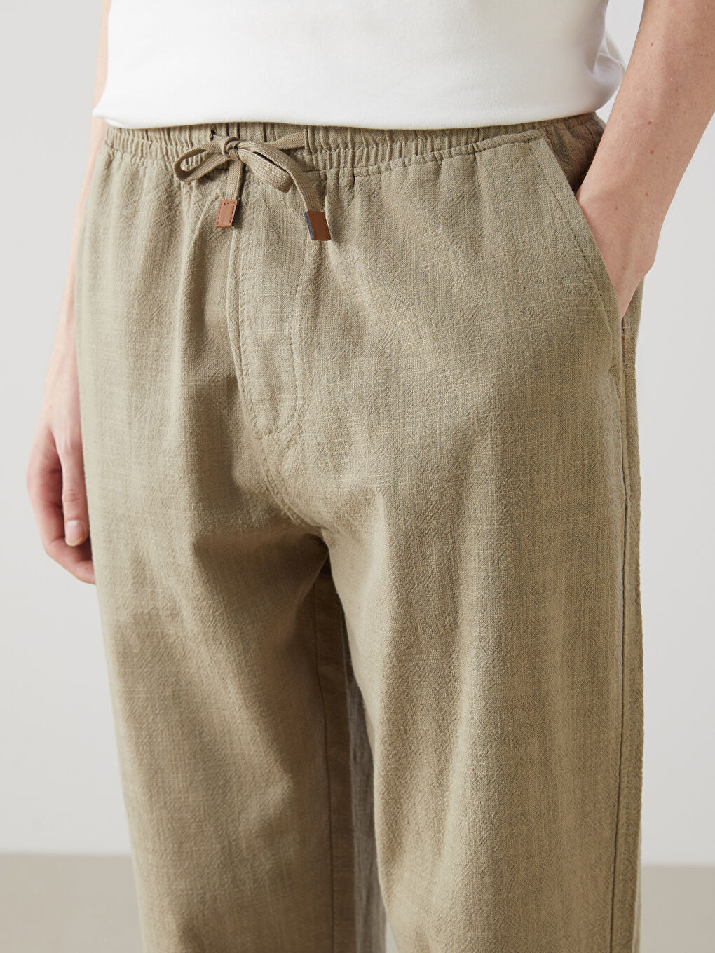 سروال رجال بقصة مريحة بمظهر الكتان-4