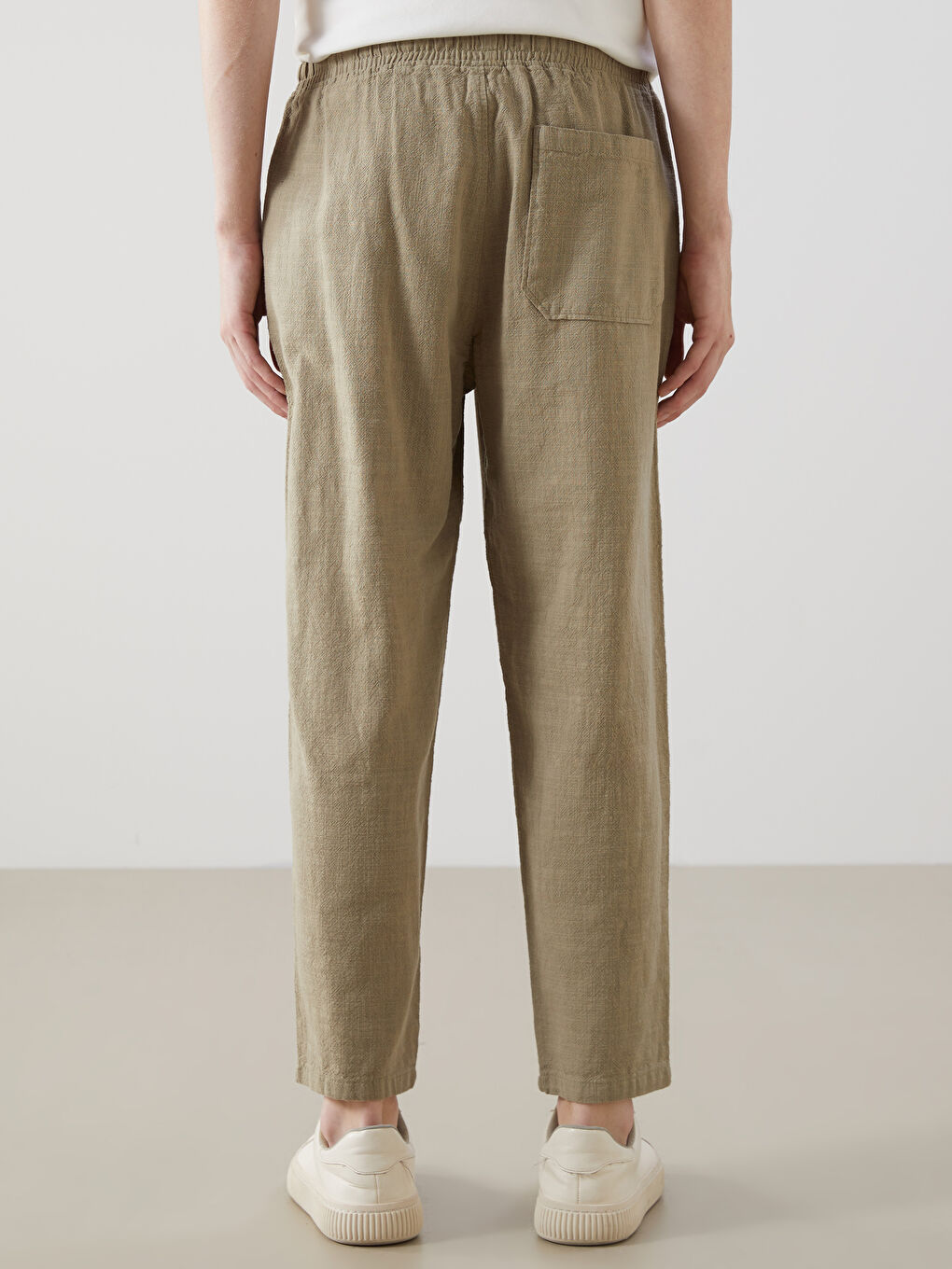 سروال رجال بقصة مريحة بمظهر الكتان-6