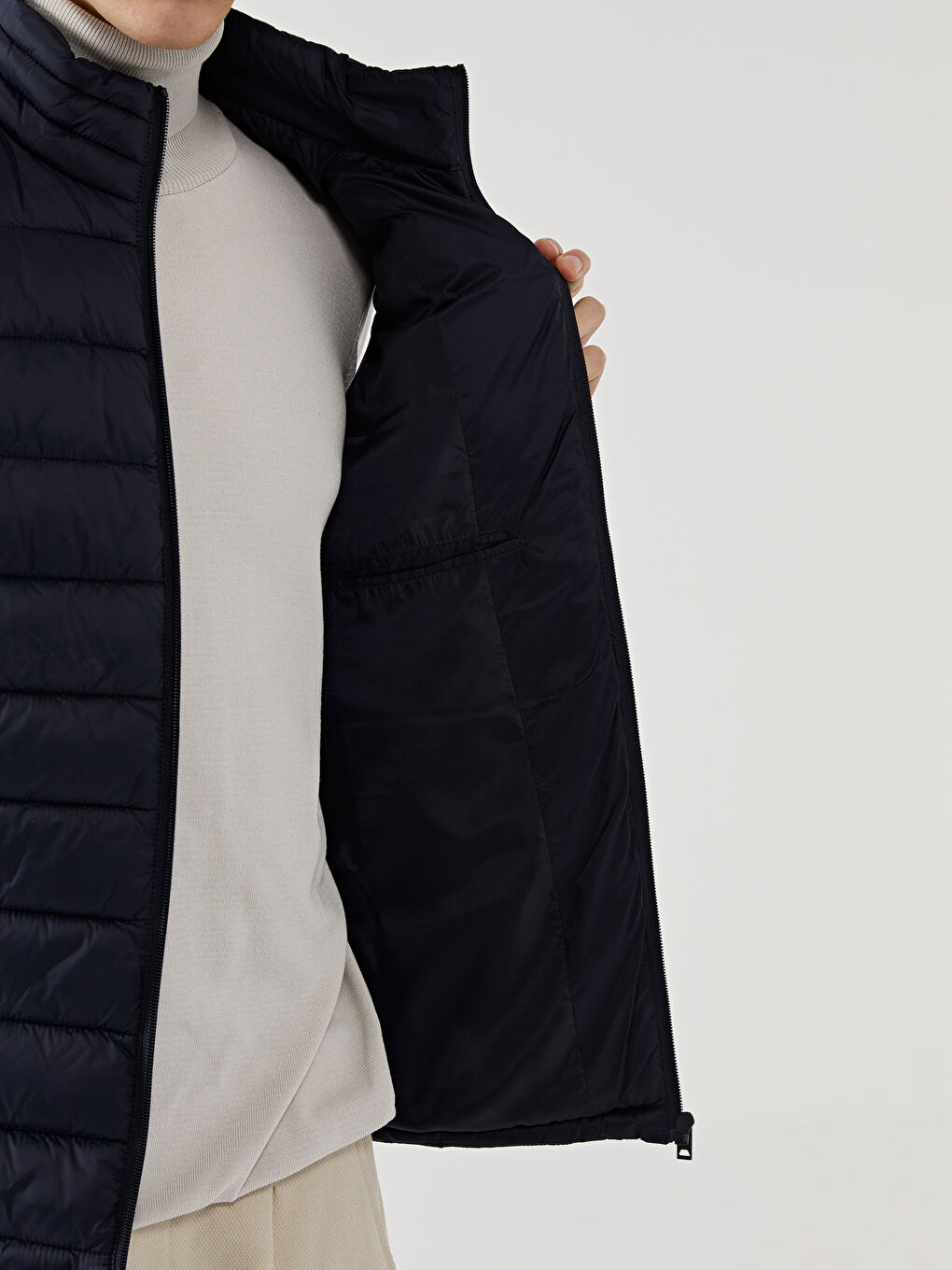 სტანდარტული მორგების ძაბრისებრი საყელოს მქონე მამაკაცის დუტის ჟილეტი-3