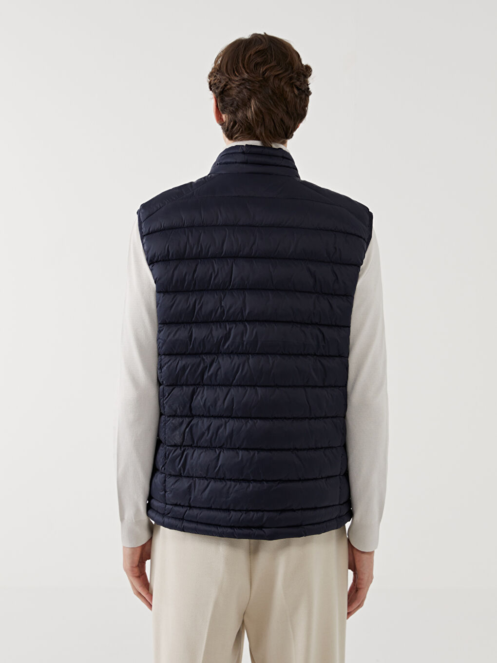 სტანდარტული მორგების ძაბრისებრი საყელოს მქონე მამაკაცის დუტის ჟილეტი-4