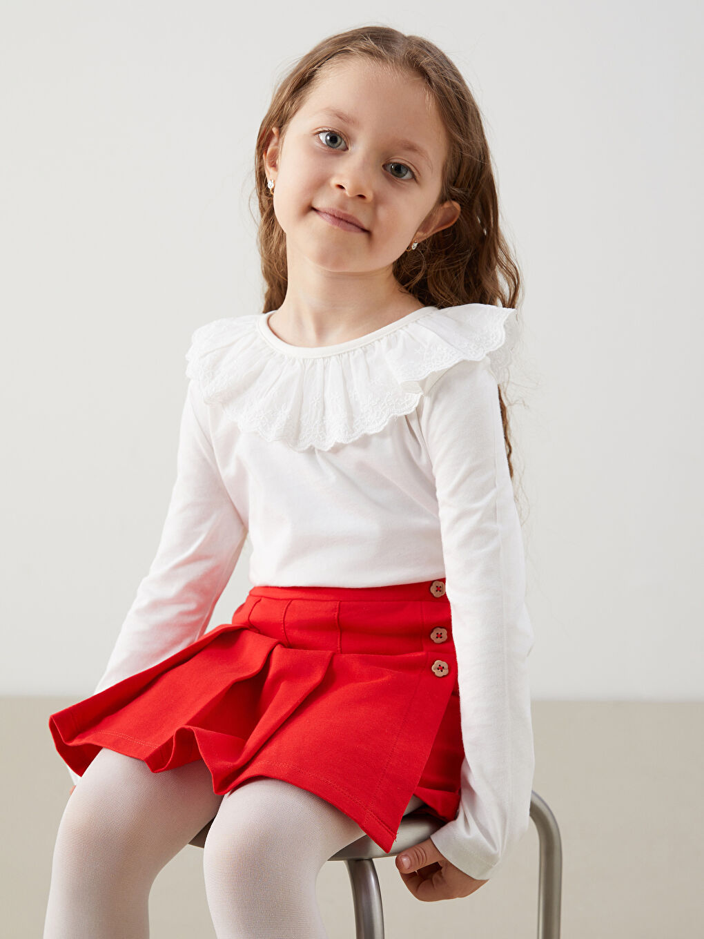 LCW Kids Ekru Bebe Yaka Uzun Kollu Nakışlı Kız Çocuk Tişört