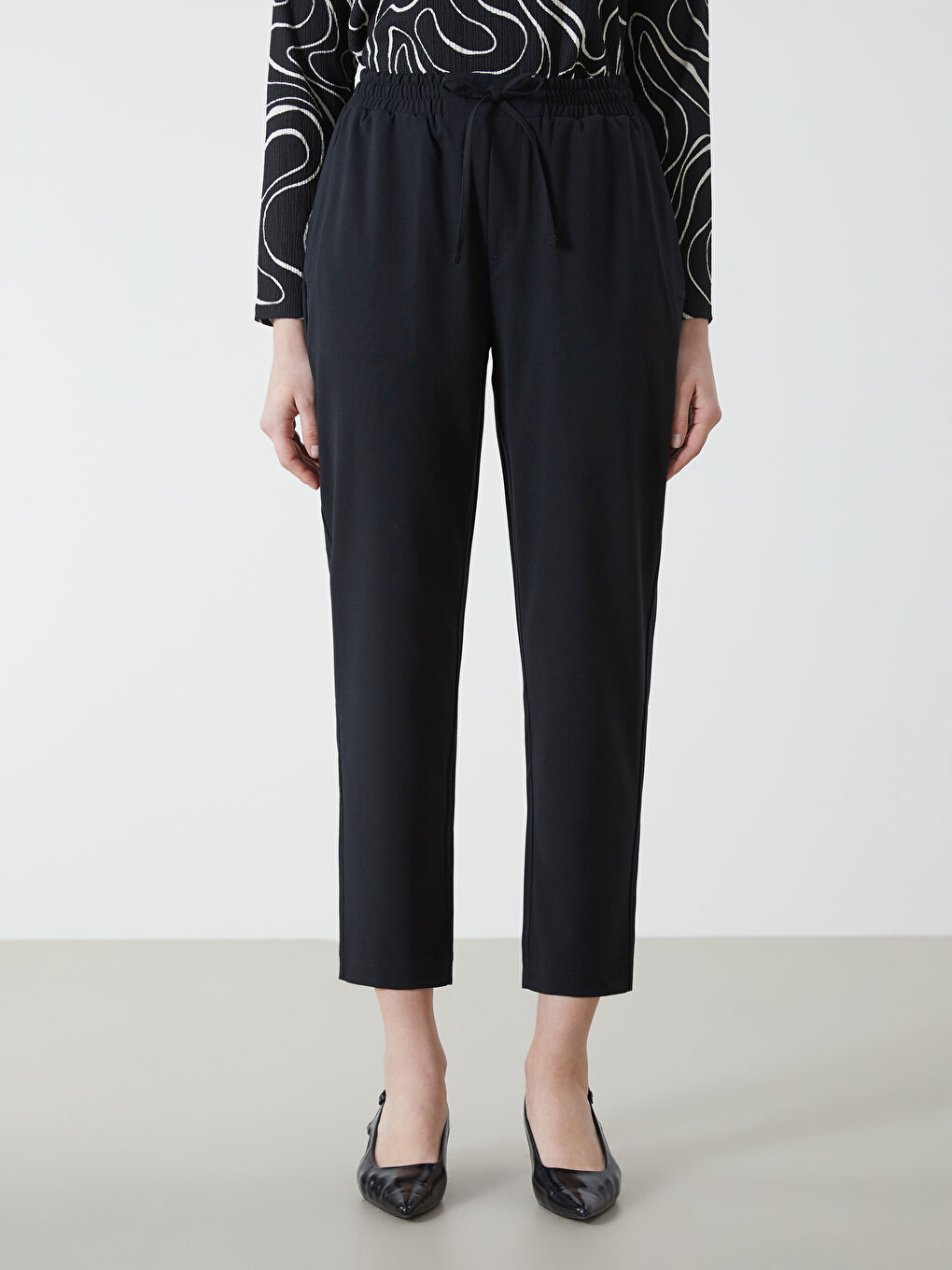 Pantalon Taille Élastiquée Coupe Carotte pour Femmes-1