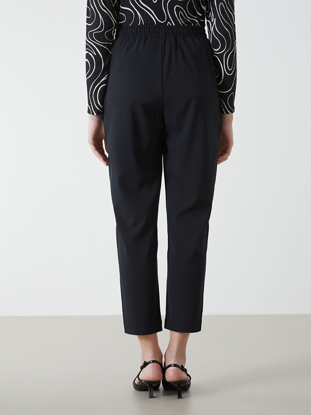 Pantalon Taille Élastiquée Coupe Carotte pour Femmes-3