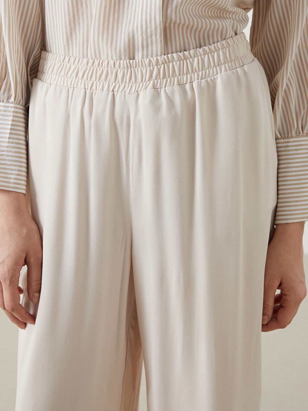LCW Modest Beli Lastikli Geniş Paça Kadın Pantolon -S54395Z8-FZJ