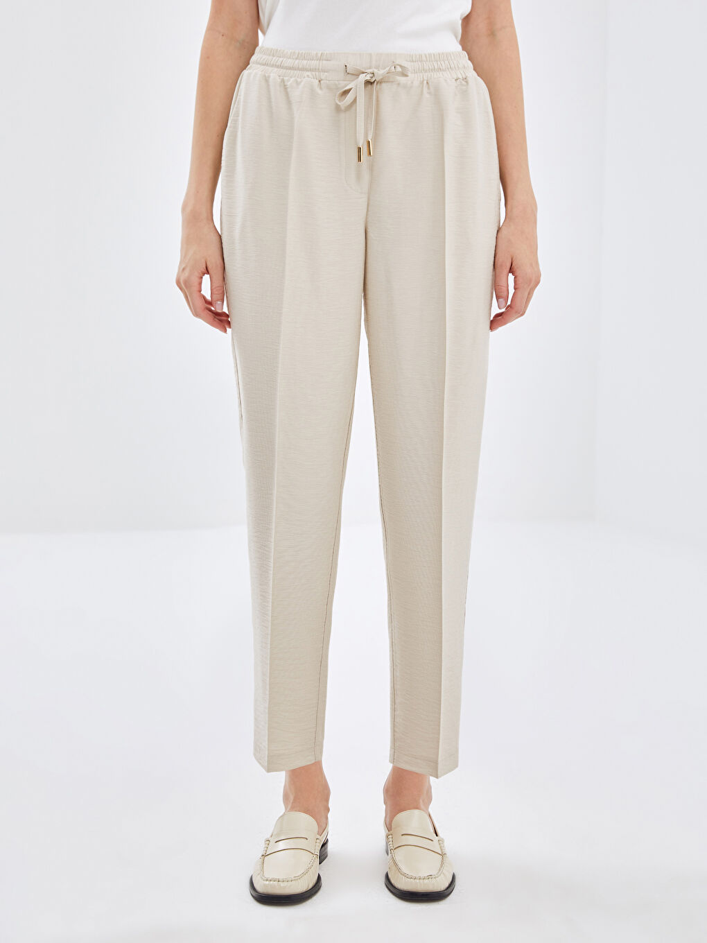 LCW Modest Beli Lastikli Havuç Kesim Kadın Pantolon -S54396Z8-FZJ