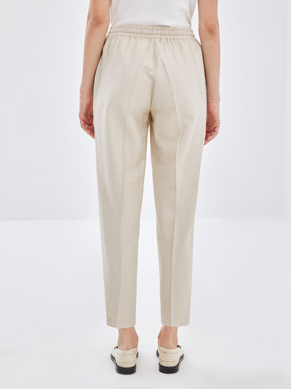 LCW Modest Beli Lastikli Havuç Kesim Kadın Pantolon -S54396Z8-FZJ