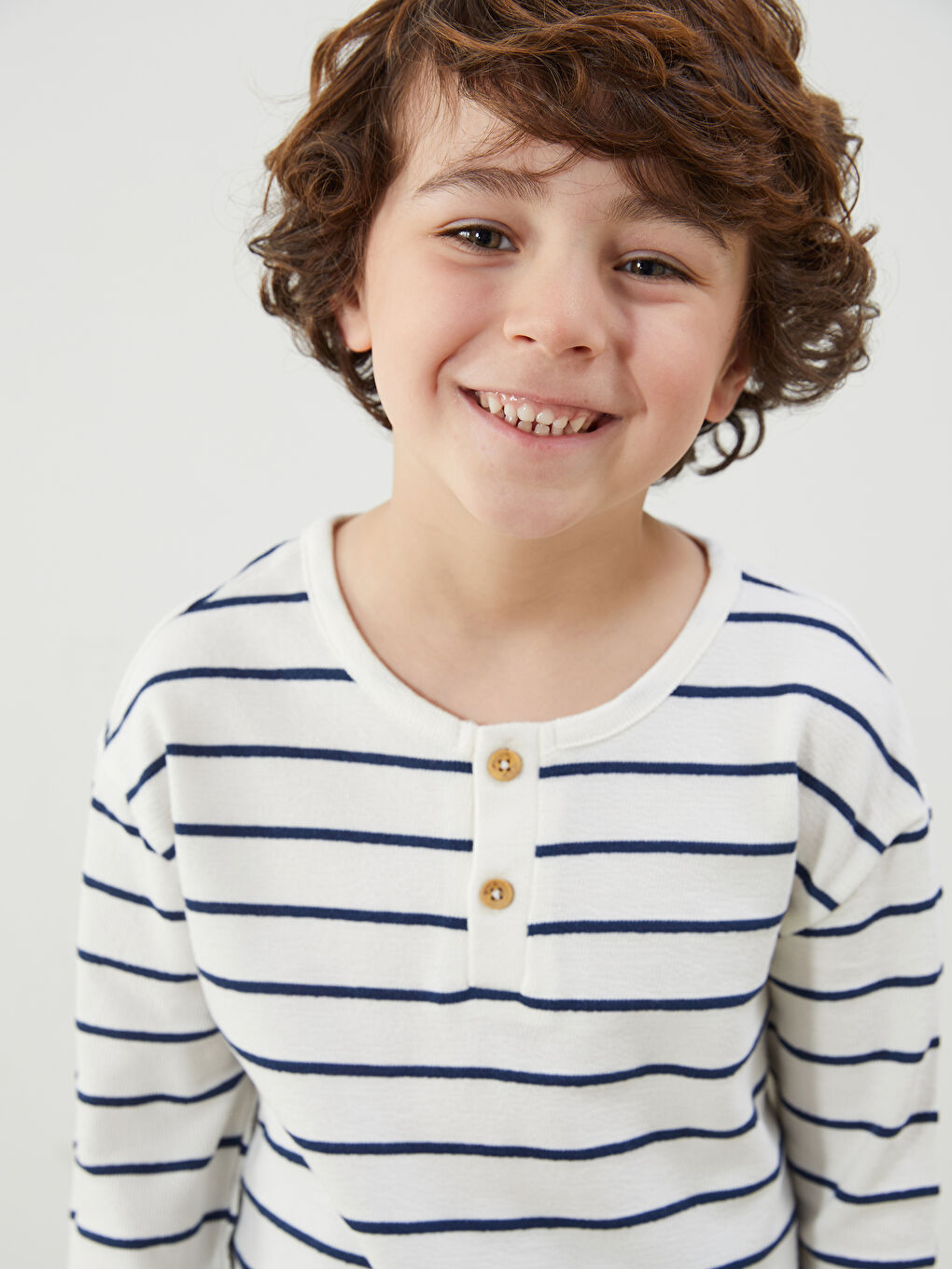 LCW Kids Bej Dokulu Kumaş Çizgili Erkek Çocuk Tişört