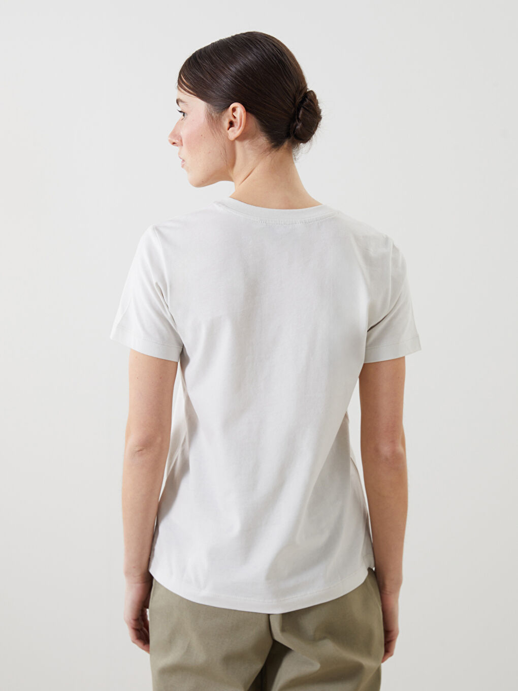 Bej Bisiklet Yaka Kadın Tişört-3