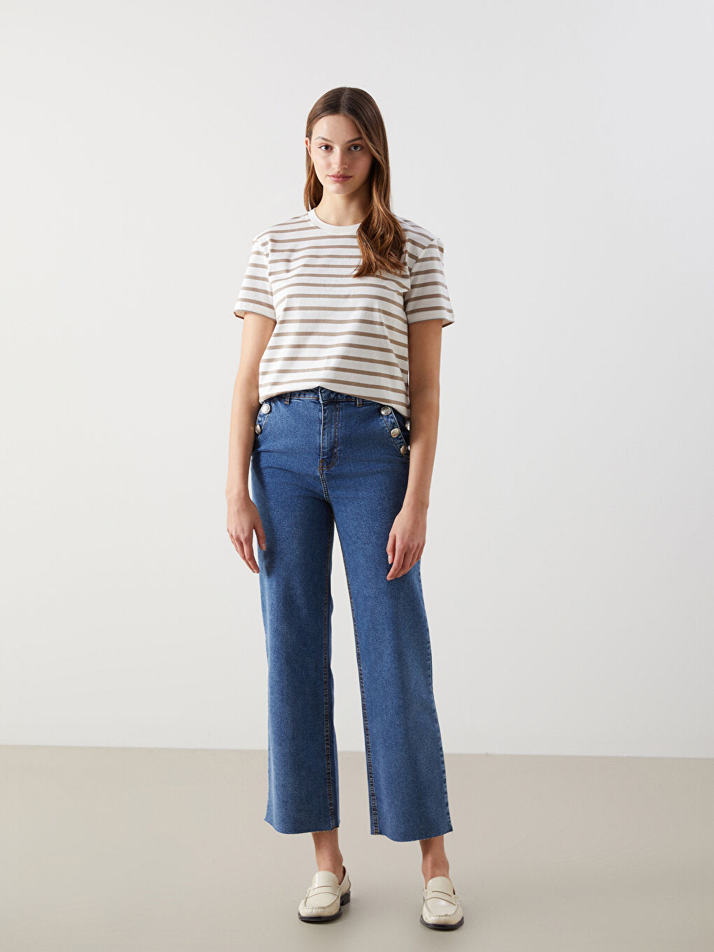 მრგვალი საყელო ზოლიანი მაისური ქალებისთვის-1